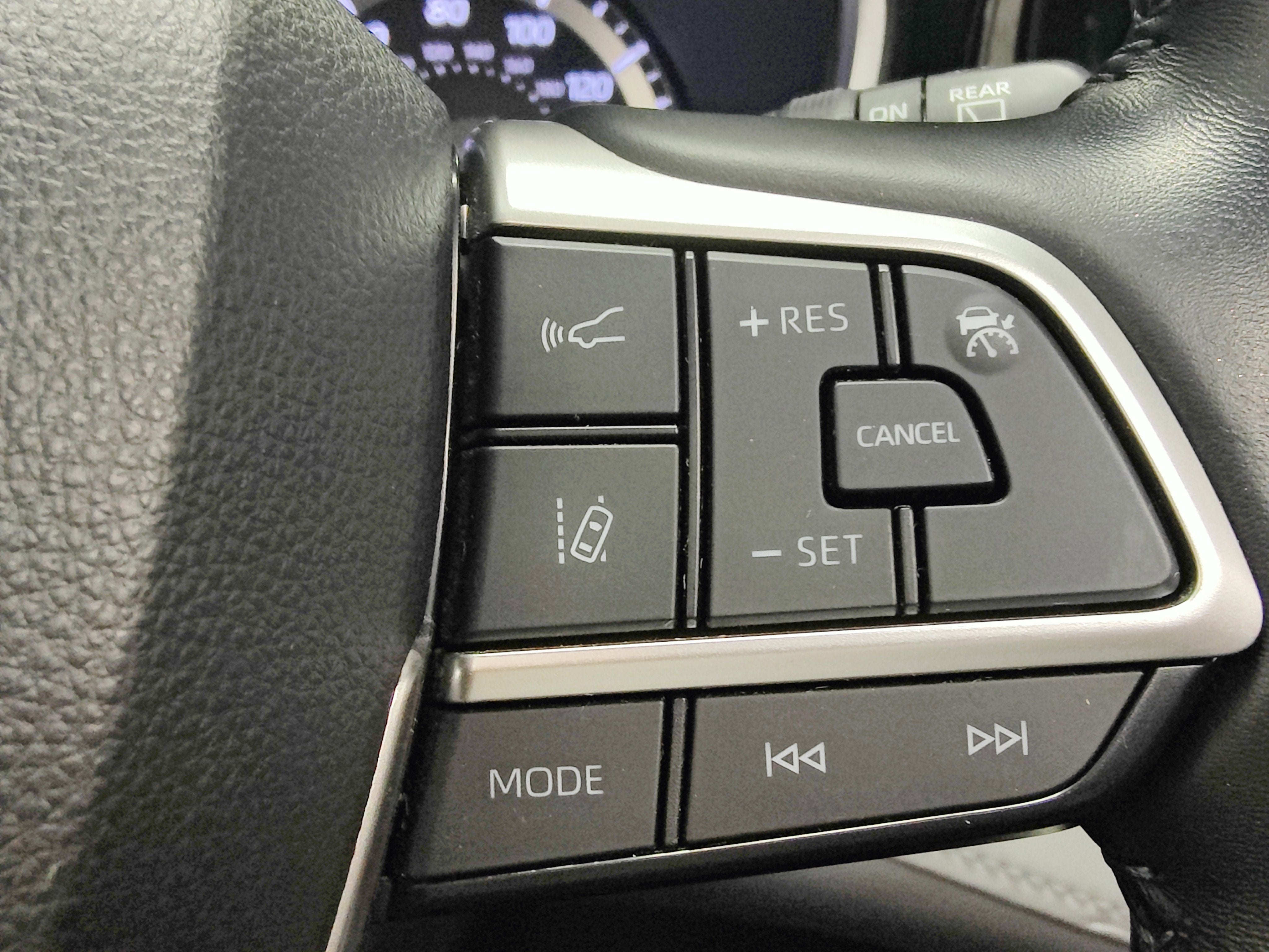 2022 Toyota Highlander XLE AWD w/Sunroof