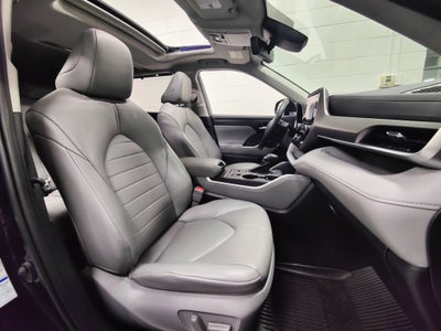 2022 Toyota Highlander XLE AWD w/Sunroof