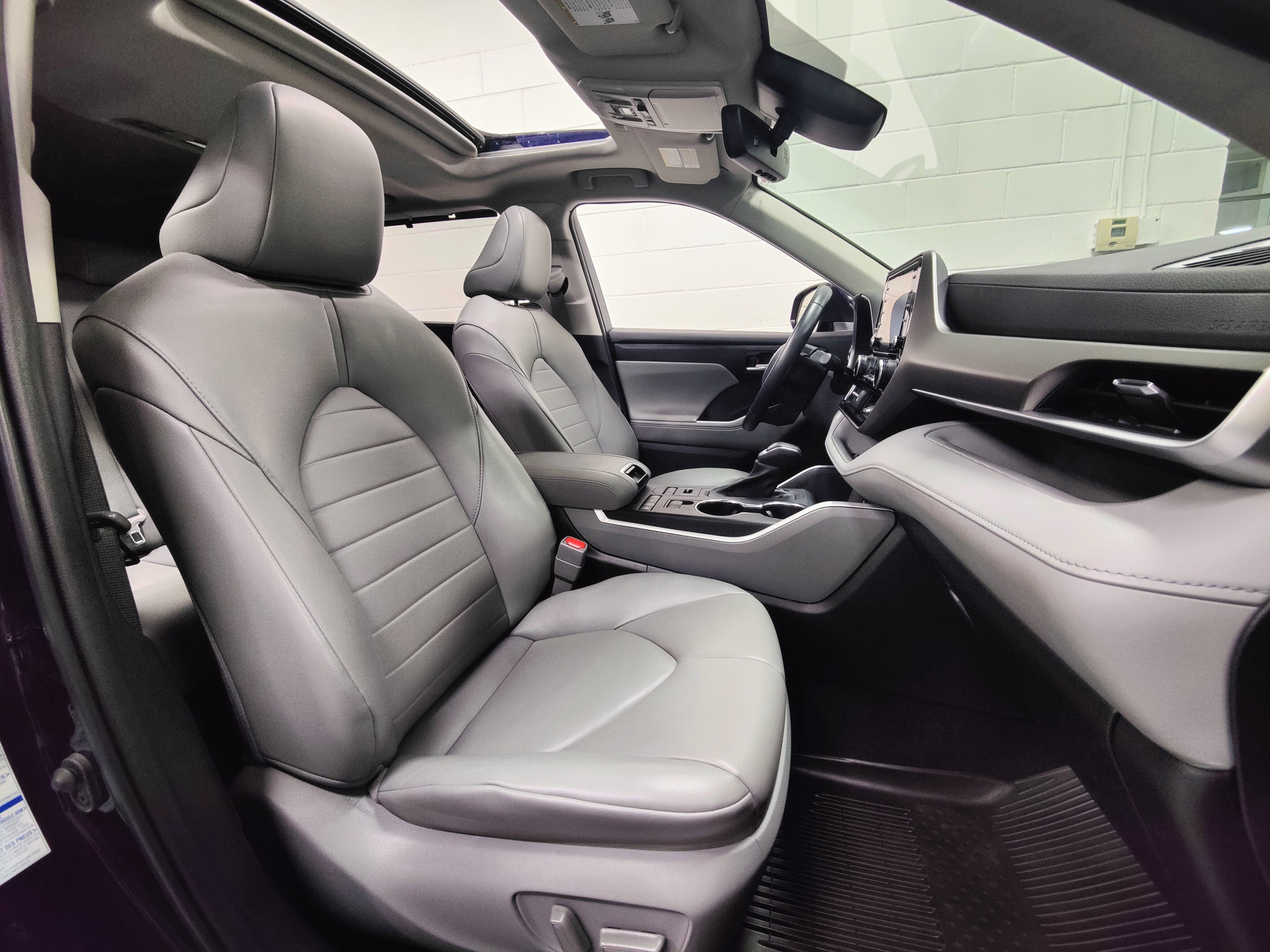 2022 Toyota Highlander XLE AWD w/Sunroof