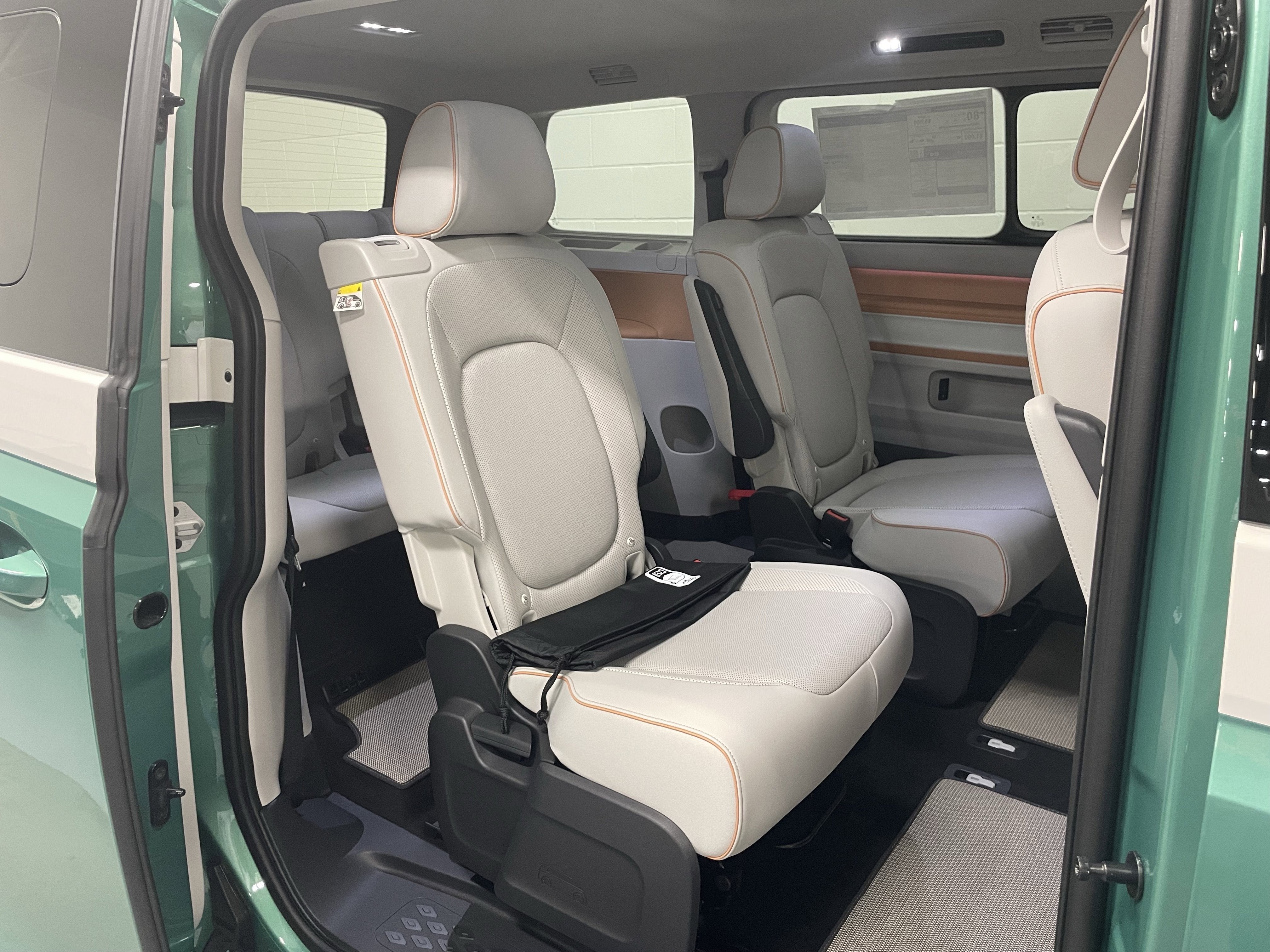 2025 Volkswagen ID. Buzz Pro S Plus