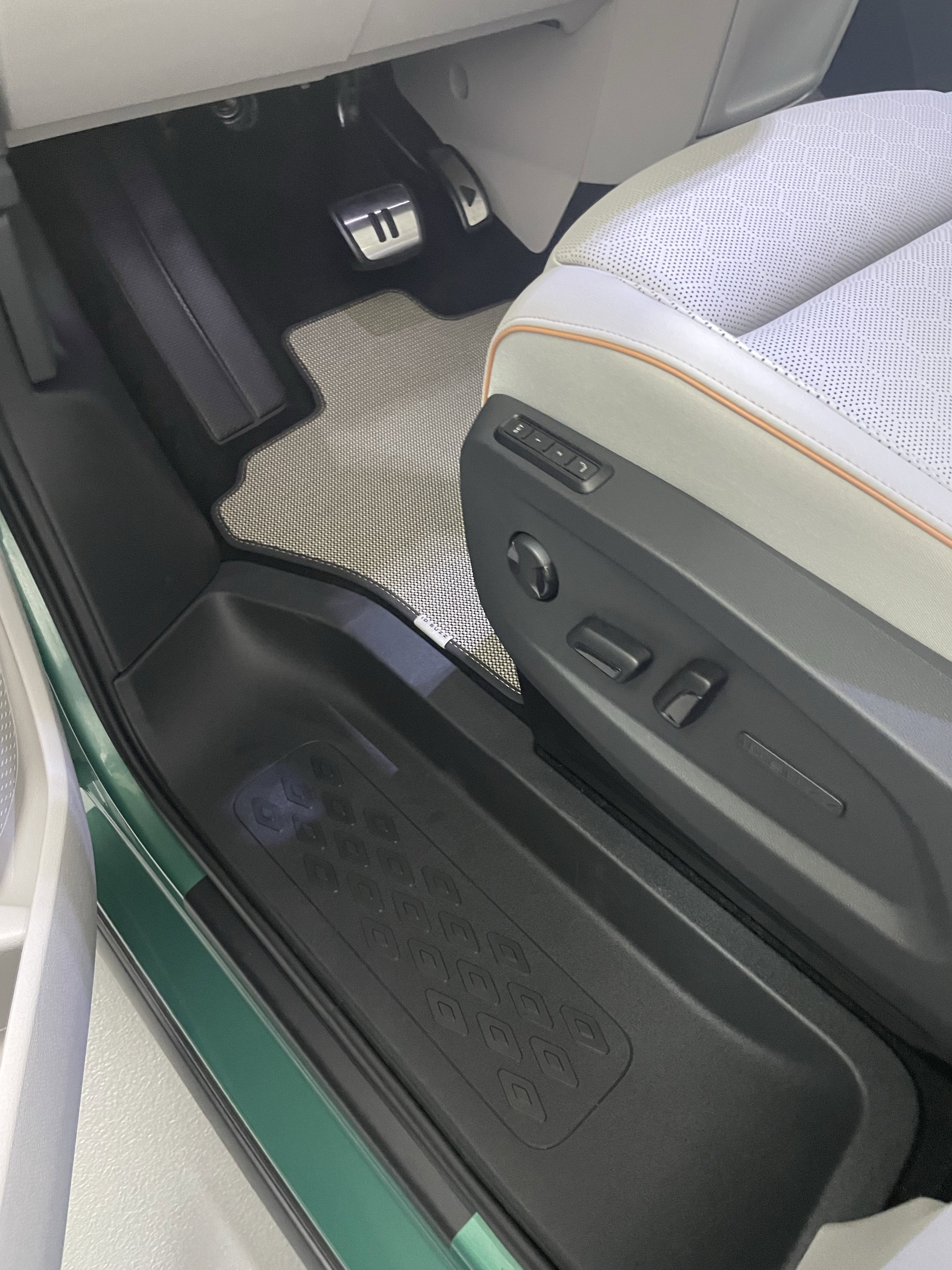 2025 Volkswagen ID. Buzz Pro S Plus