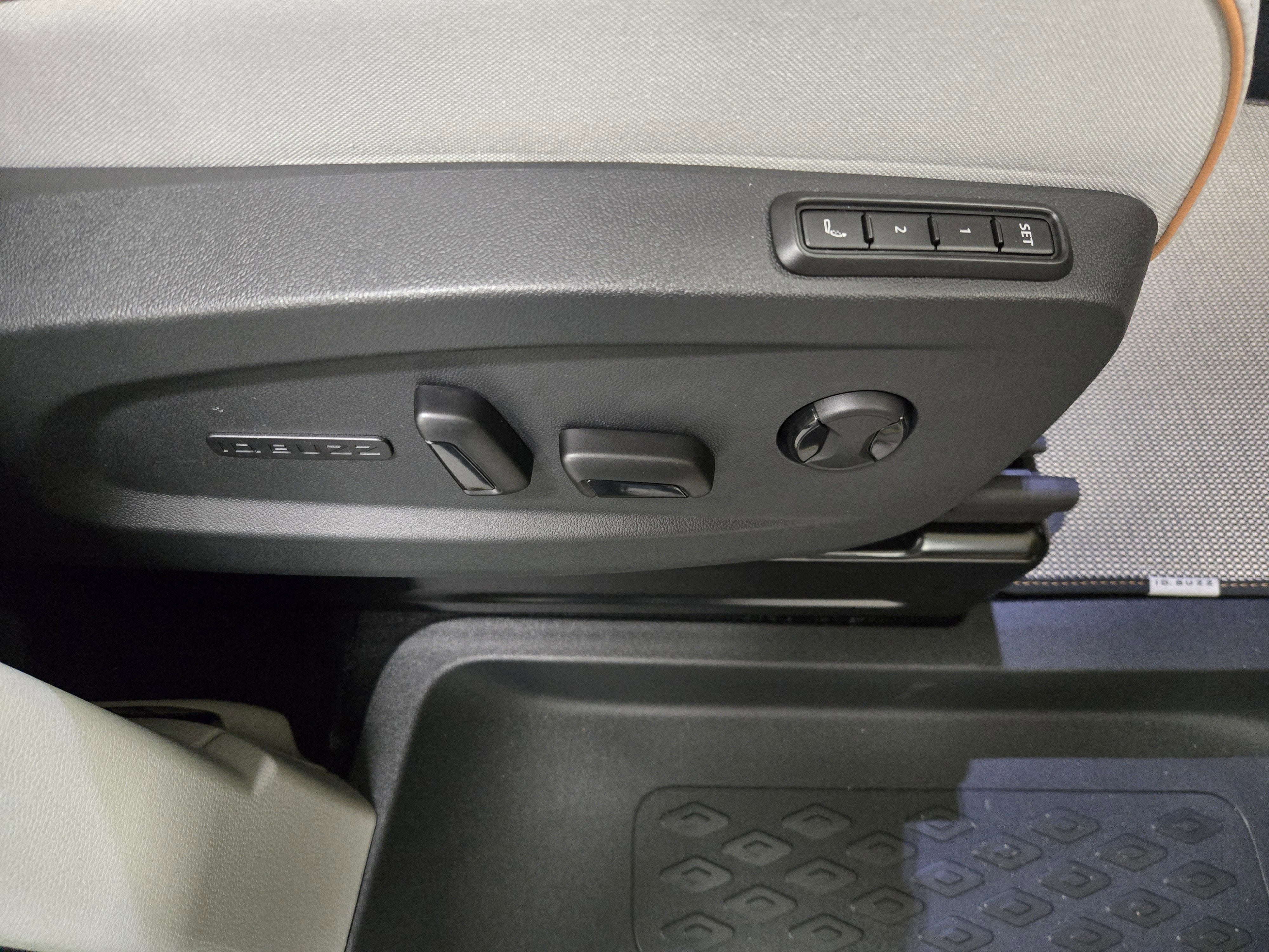 2025 Volkswagen ID. Buzz Pro S Plus