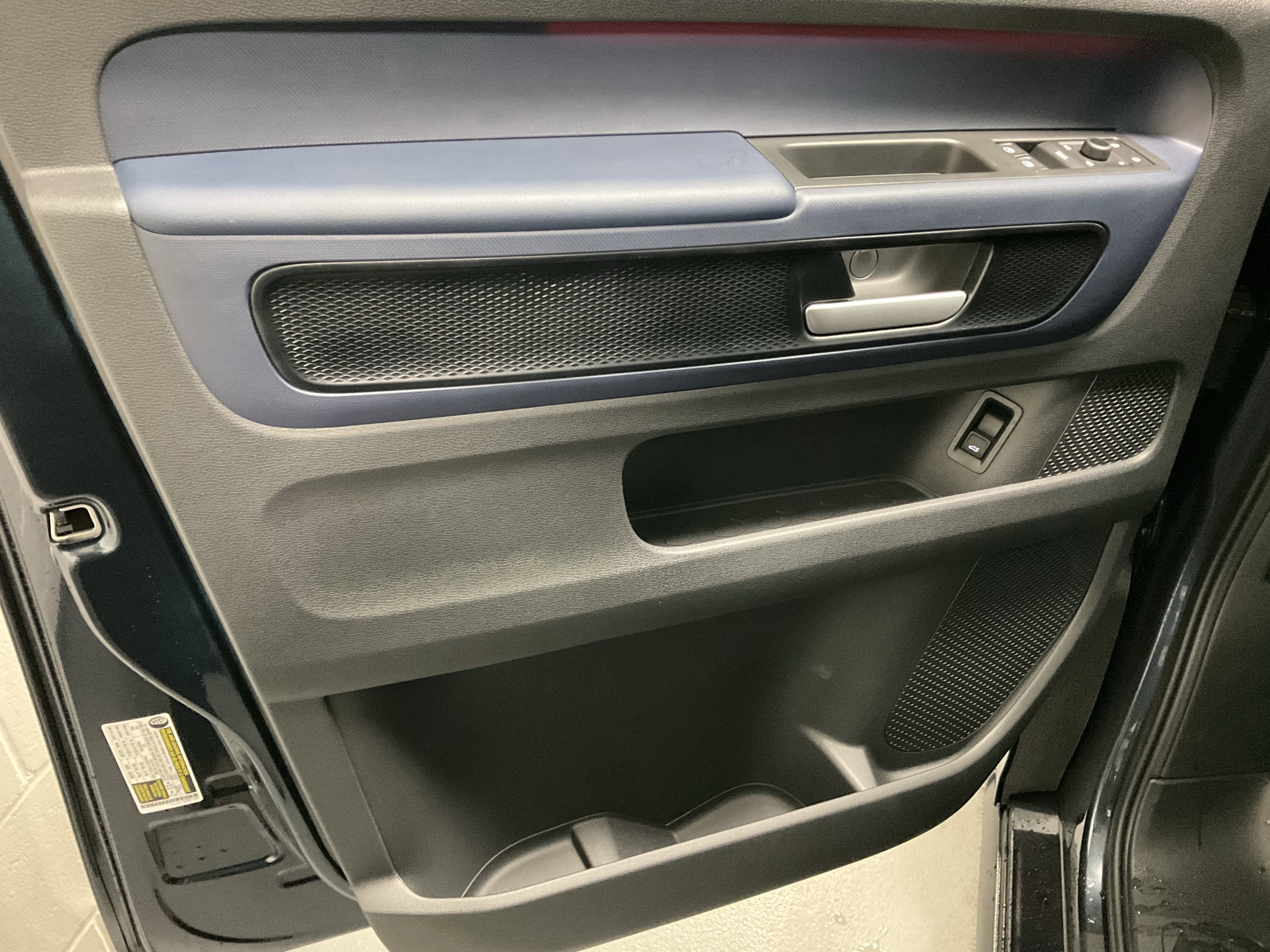 2025 Volkswagen ID. Buzz Pro S Plus