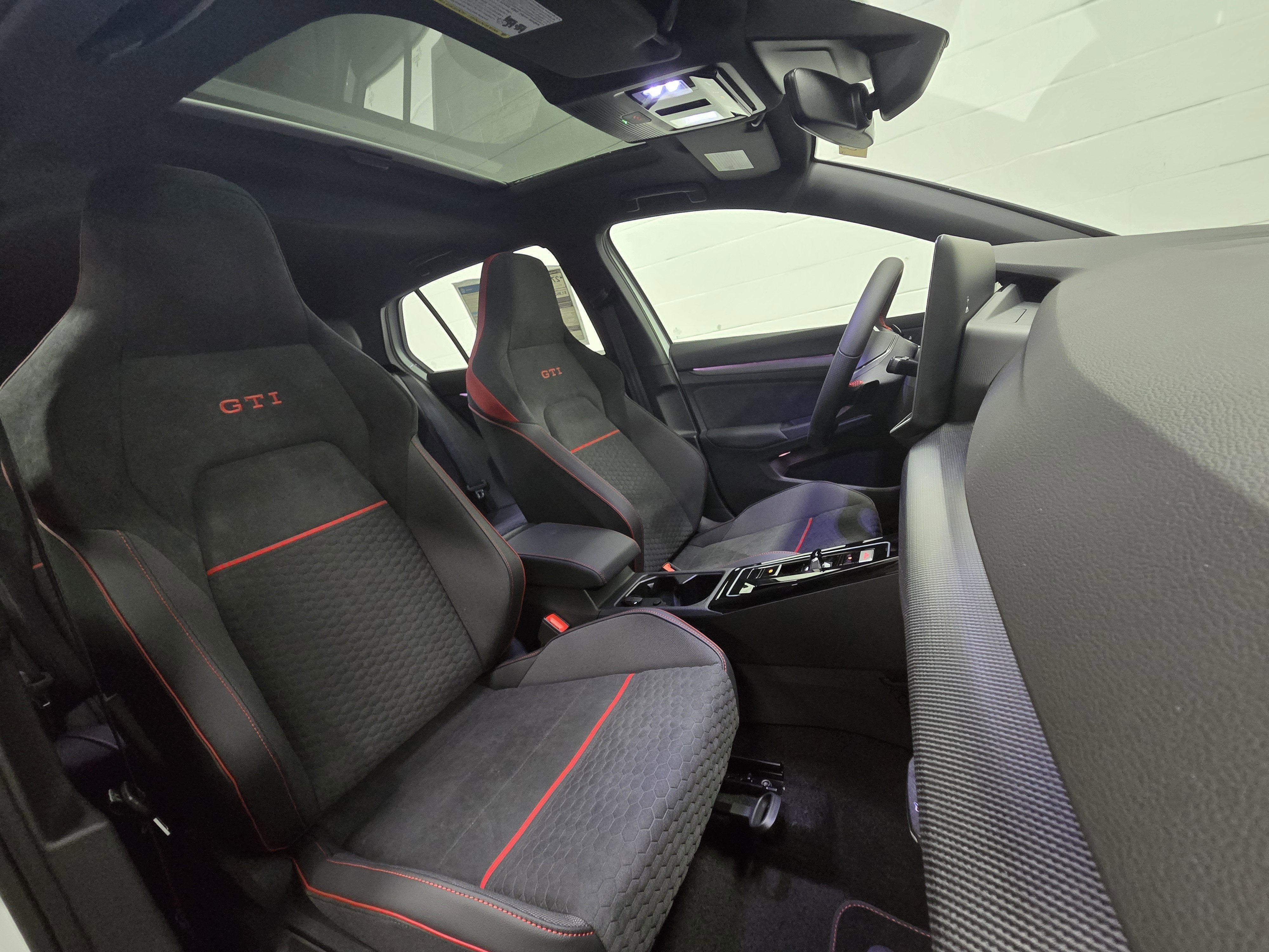 2025 Volkswagen Golf GTI SE