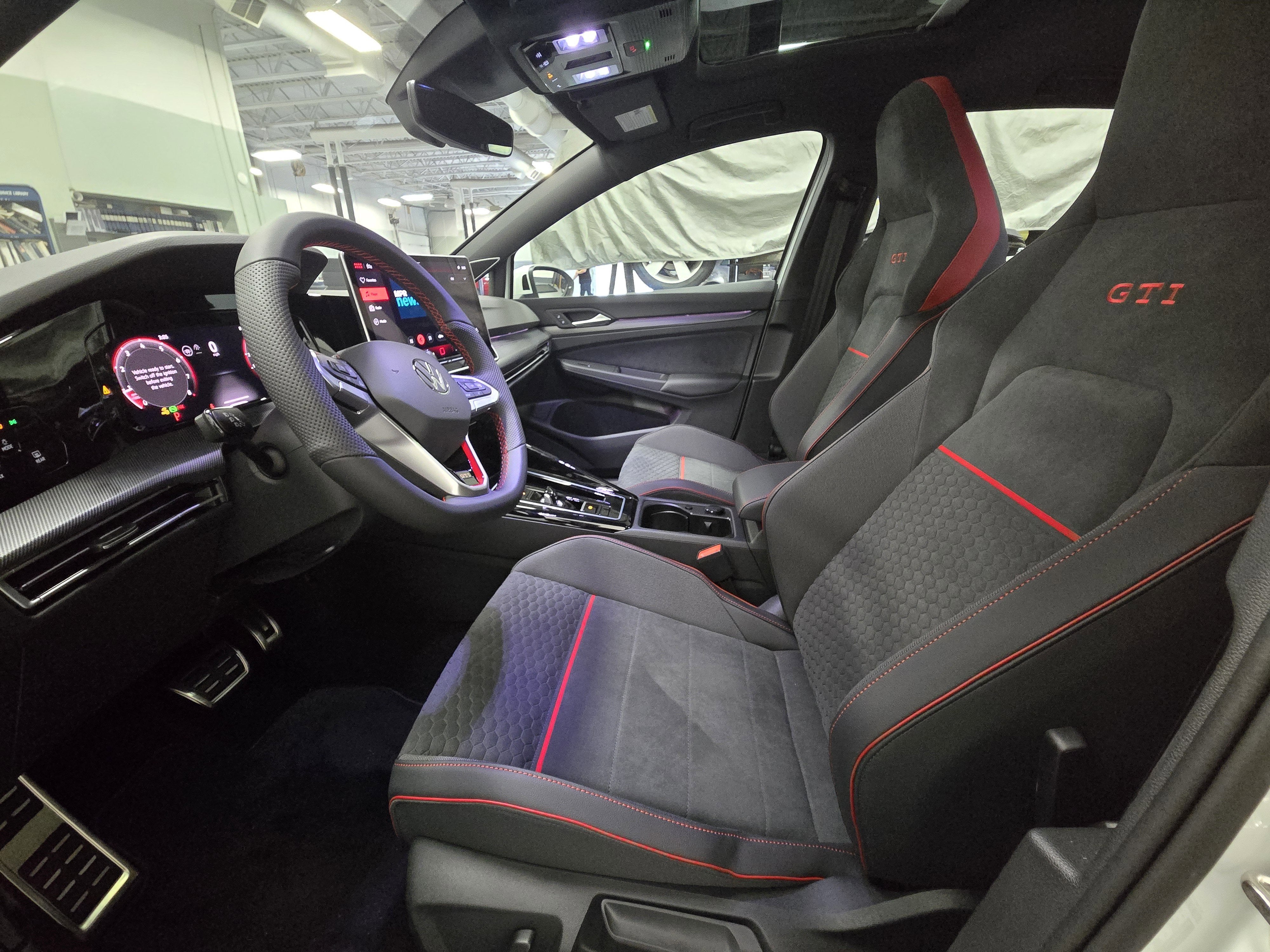 2025 Volkswagen Golf GTI SE