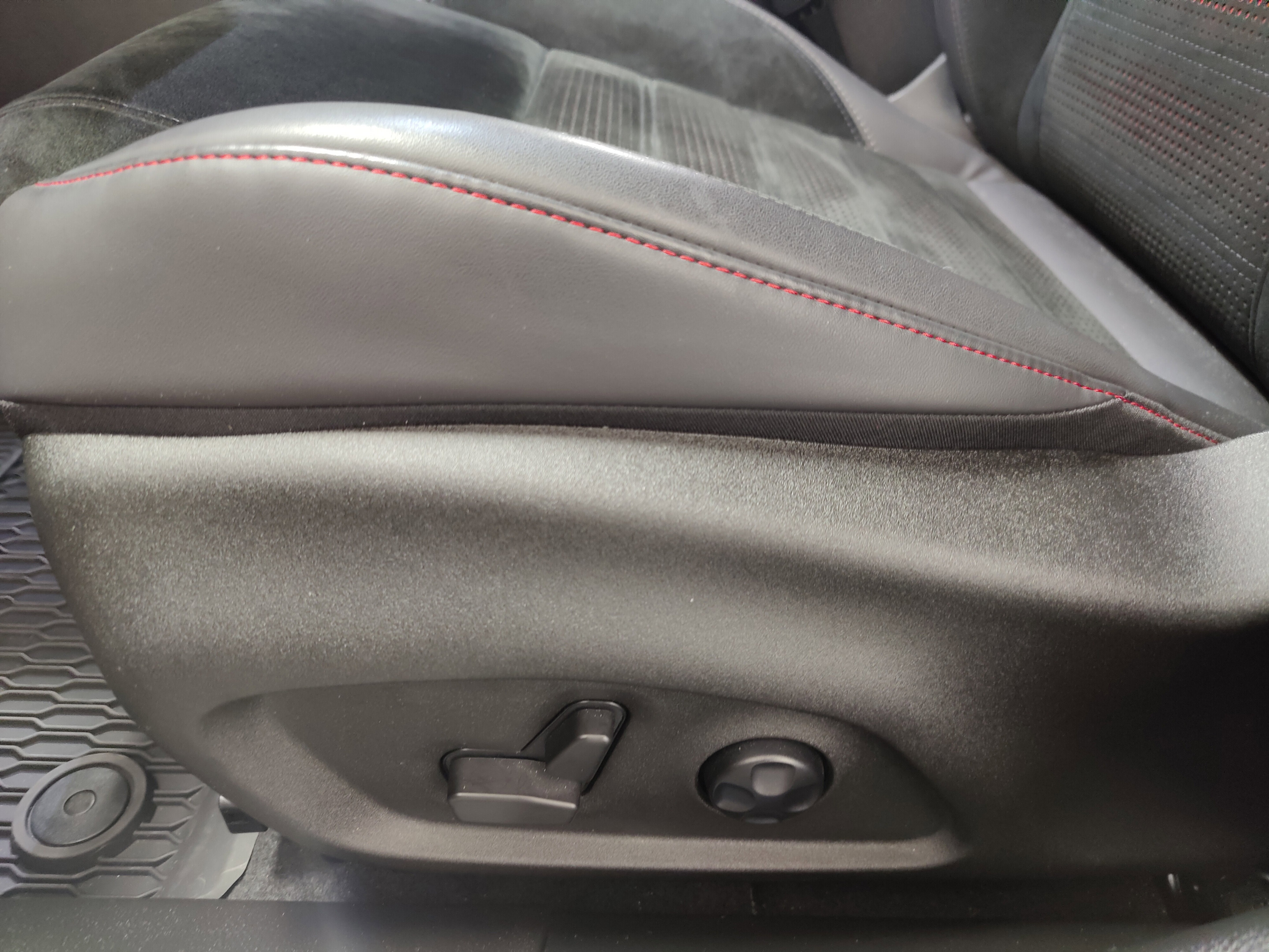 2024 Dodge Hornet R/T eAWD Blacktop w/Track Pkg