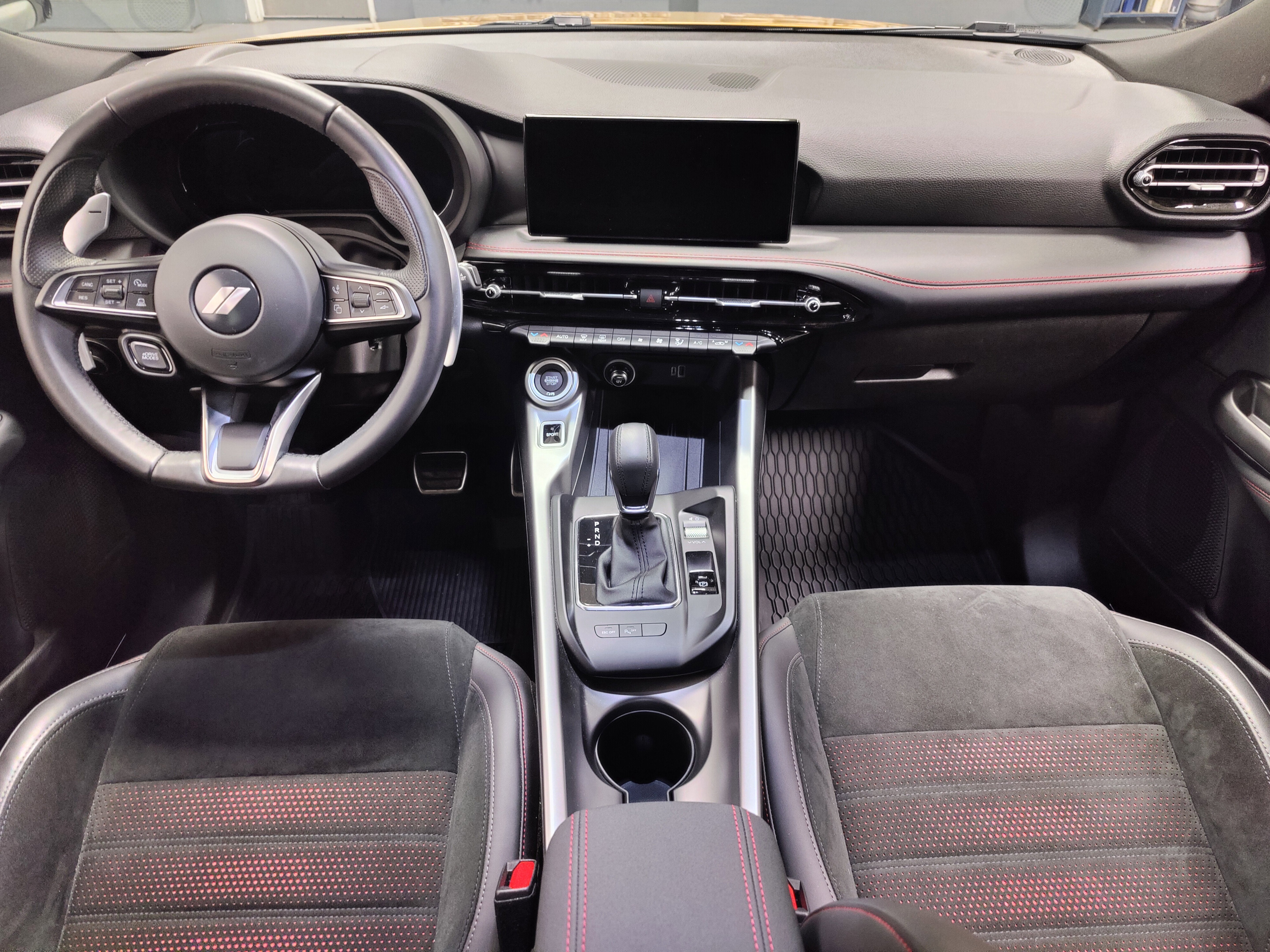 2024 Dodge Hornet R/T eAWD Blacktop w/Track Pkg