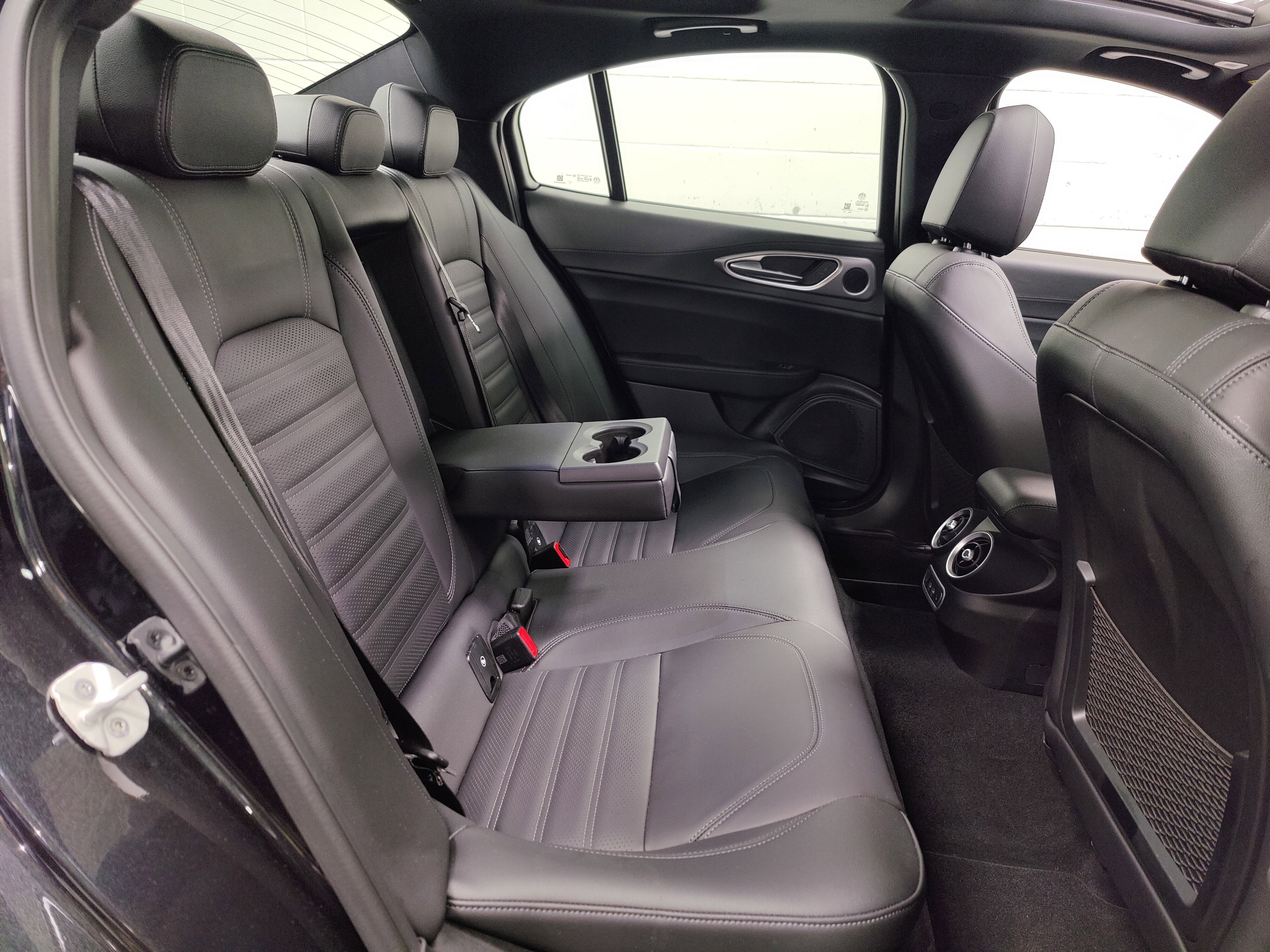 2025 Alfa Romeo Giulia Veloce Premium AWD w/Sunroof