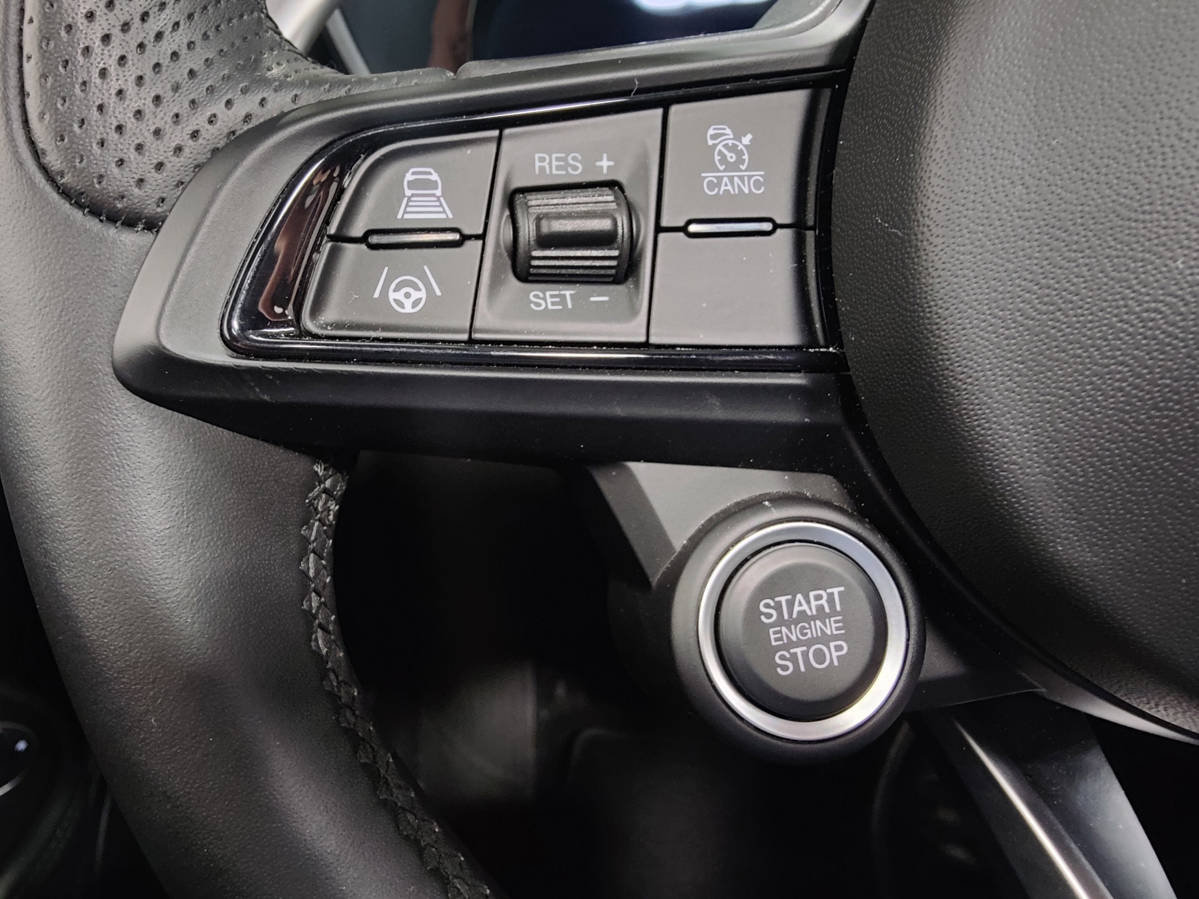 2025 Alfa Romeo Giulia Veloce Premium AWD w/Sunroof