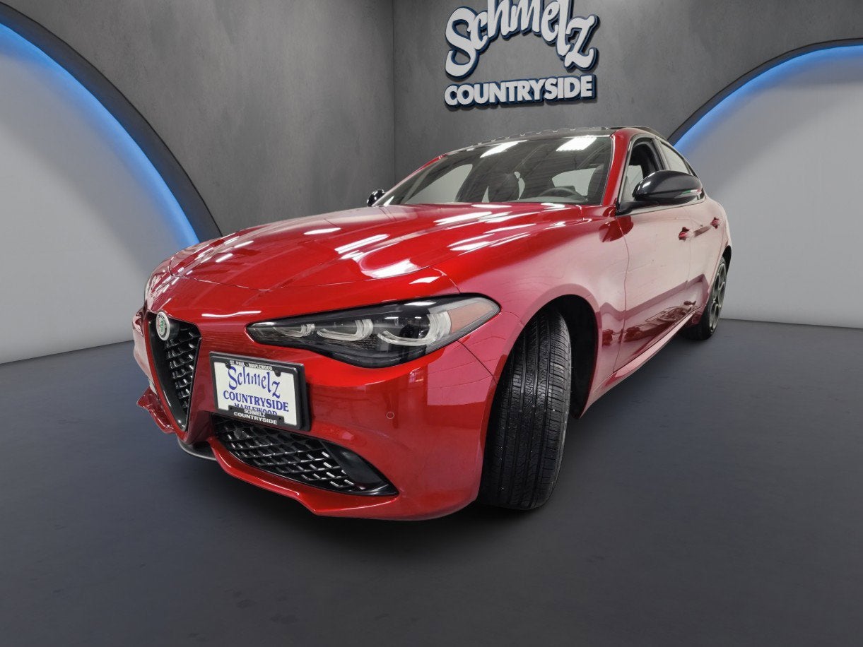 2025 Alfa Romeo Giulia Intensa AWD w/Sunroof & Nav