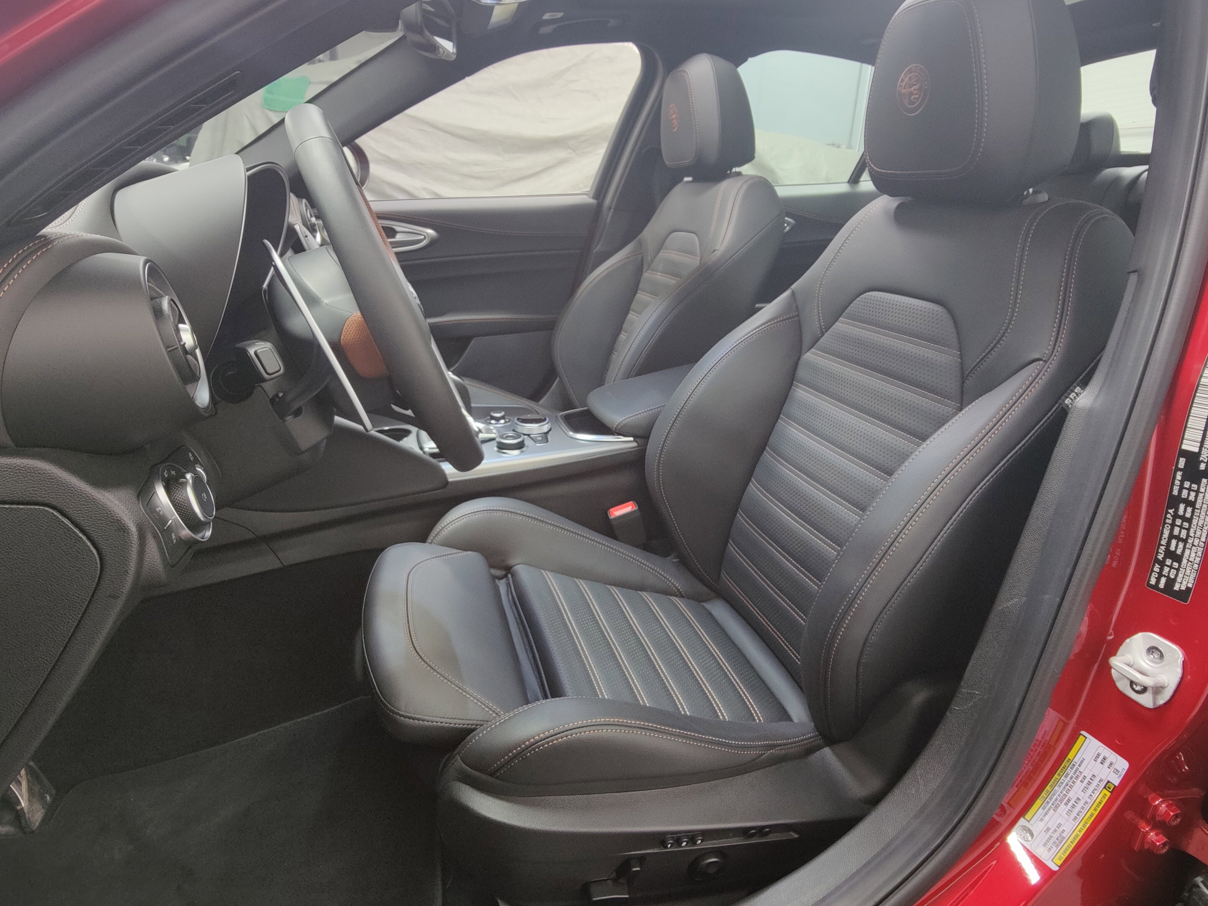 2025 Alfa Romeo Giulia Intensa AWD w/Sunroof & Nav