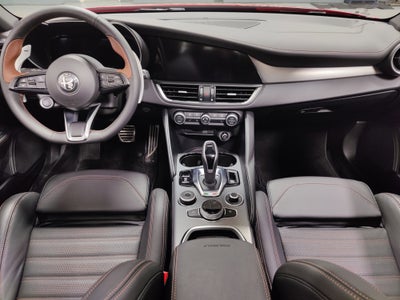2025 Alfa Romeo Giulia Intensa AWD w/Sunroof & Nav