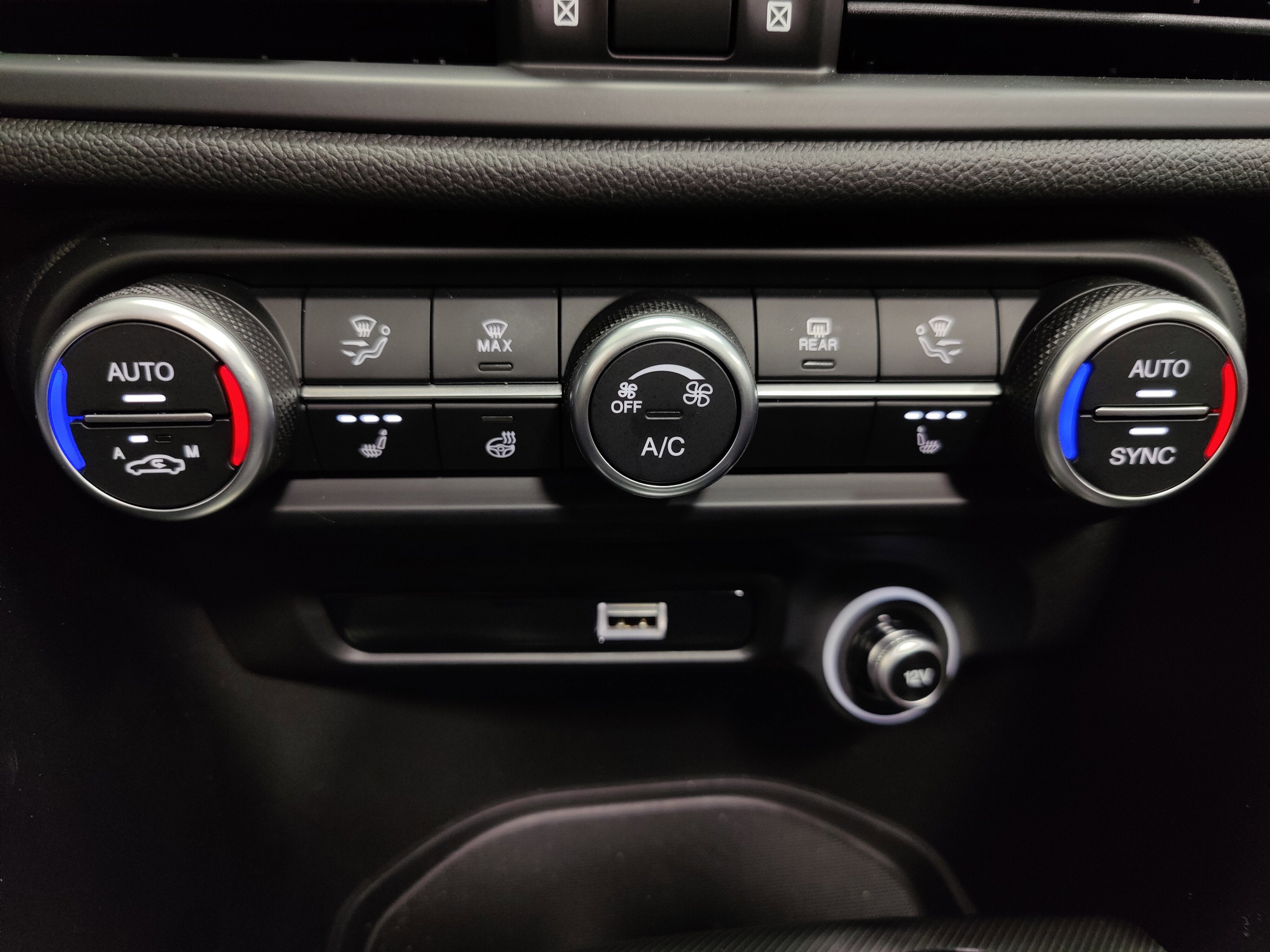 2025 Alfa Romeo Giulia Intensa AWD w/Sunroof & Nav