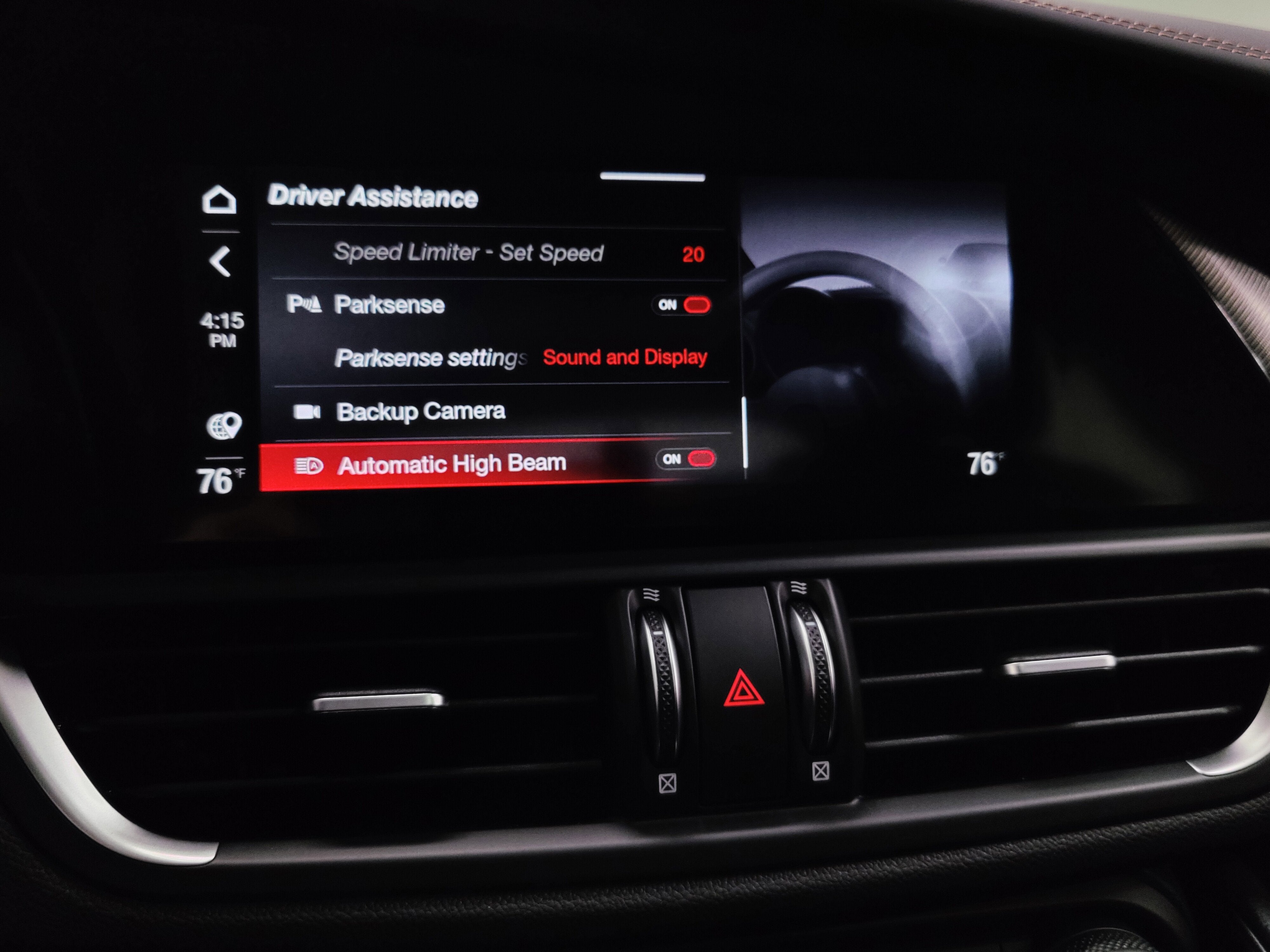 2025 Alfa Romeo Giulia Intensa AWD w/Sunroof & Nav