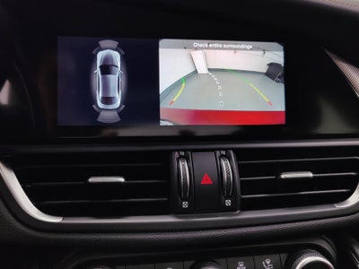 2025 Alfa Romeo Giulia Intensa AWD w/Sunroof & Nav