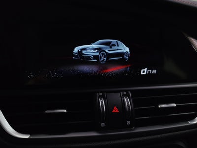 2025 Alfa Romeo Giulia Intensa AWD w/Sunroof & Nav