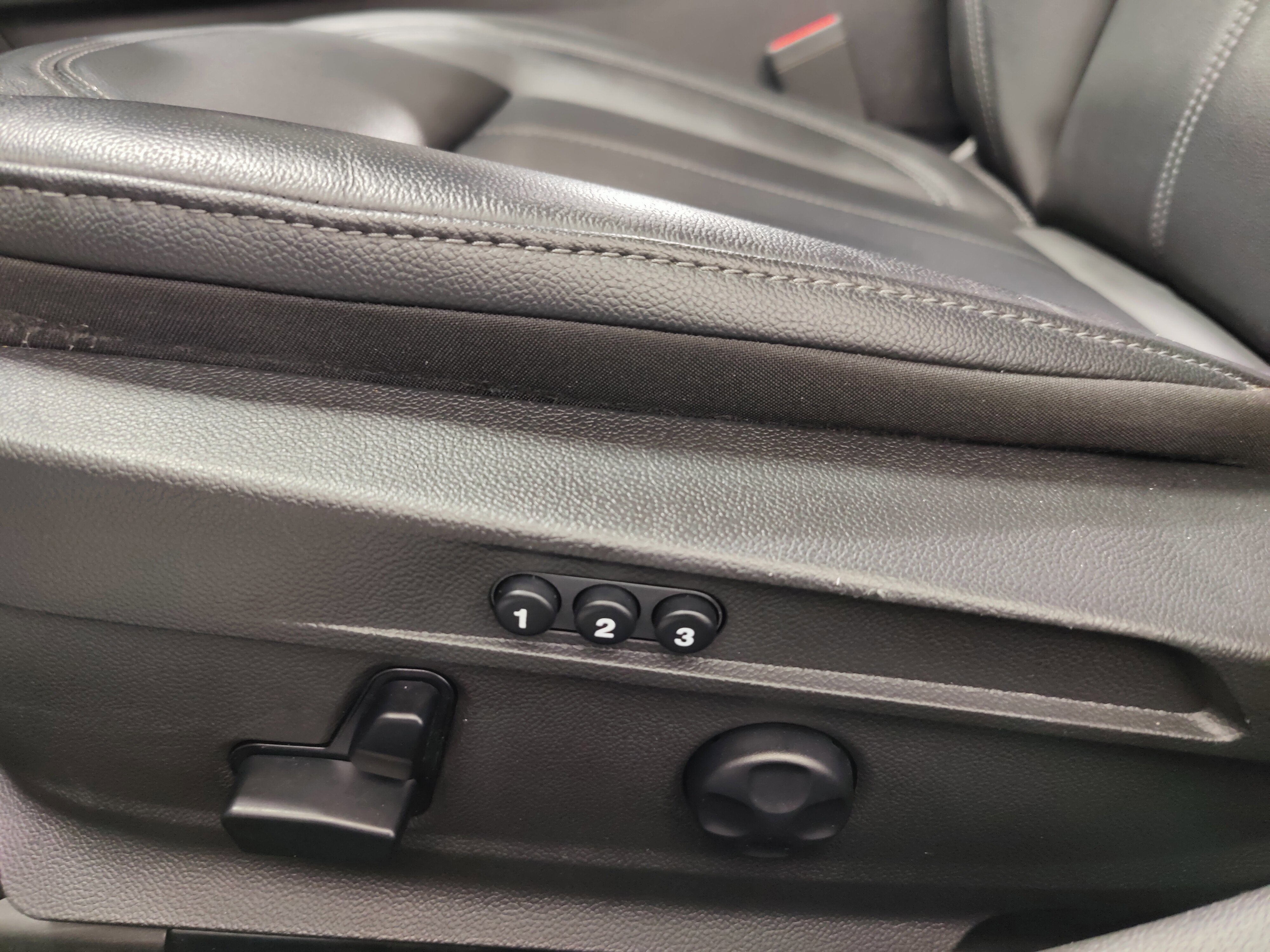 2024 Alfa Romeo Giulia Ti AWD w/Sunroof/Nav