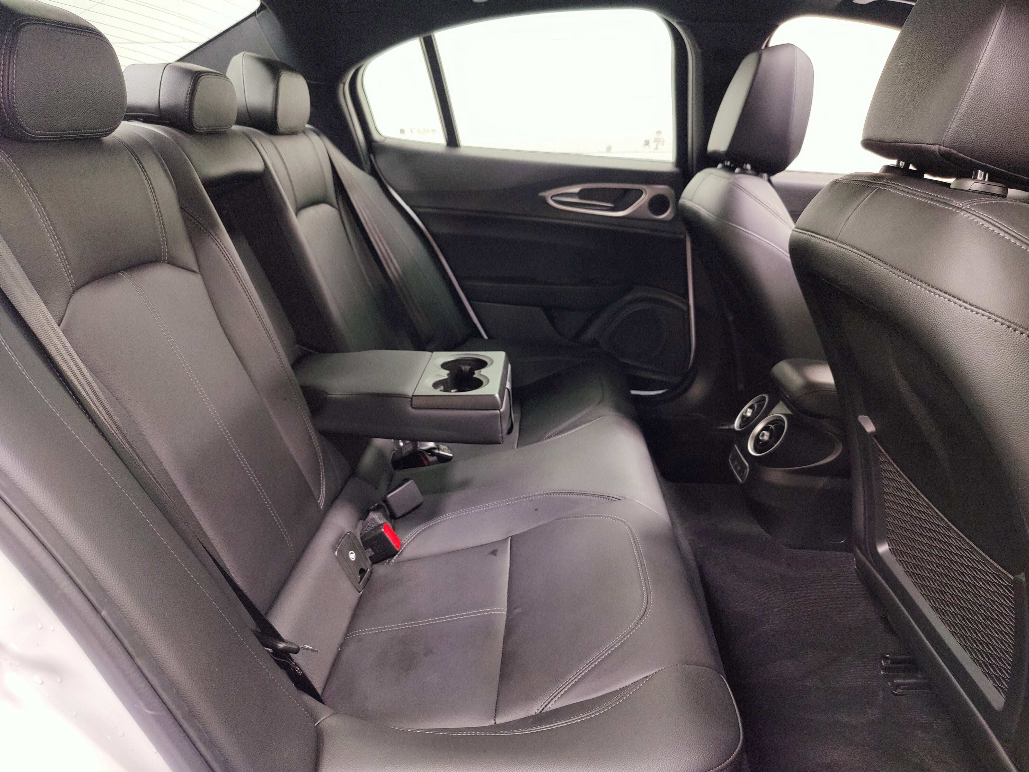 2024 Alfa Romeo Giulia Ti AWD w/Sunroof/Nav