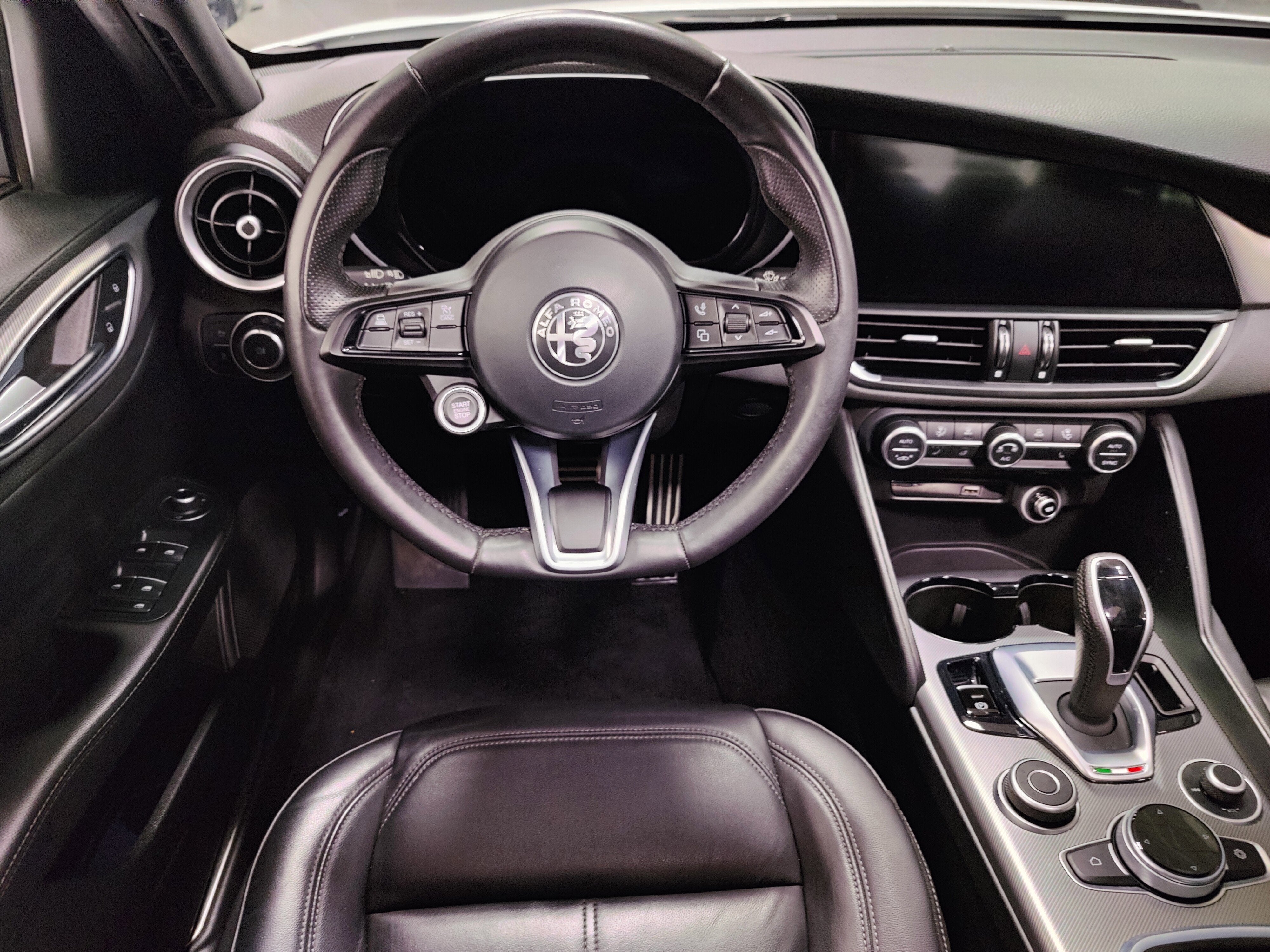 2024 Alfa Romeo Giulia Ti AWD w/Sunroof/Nav