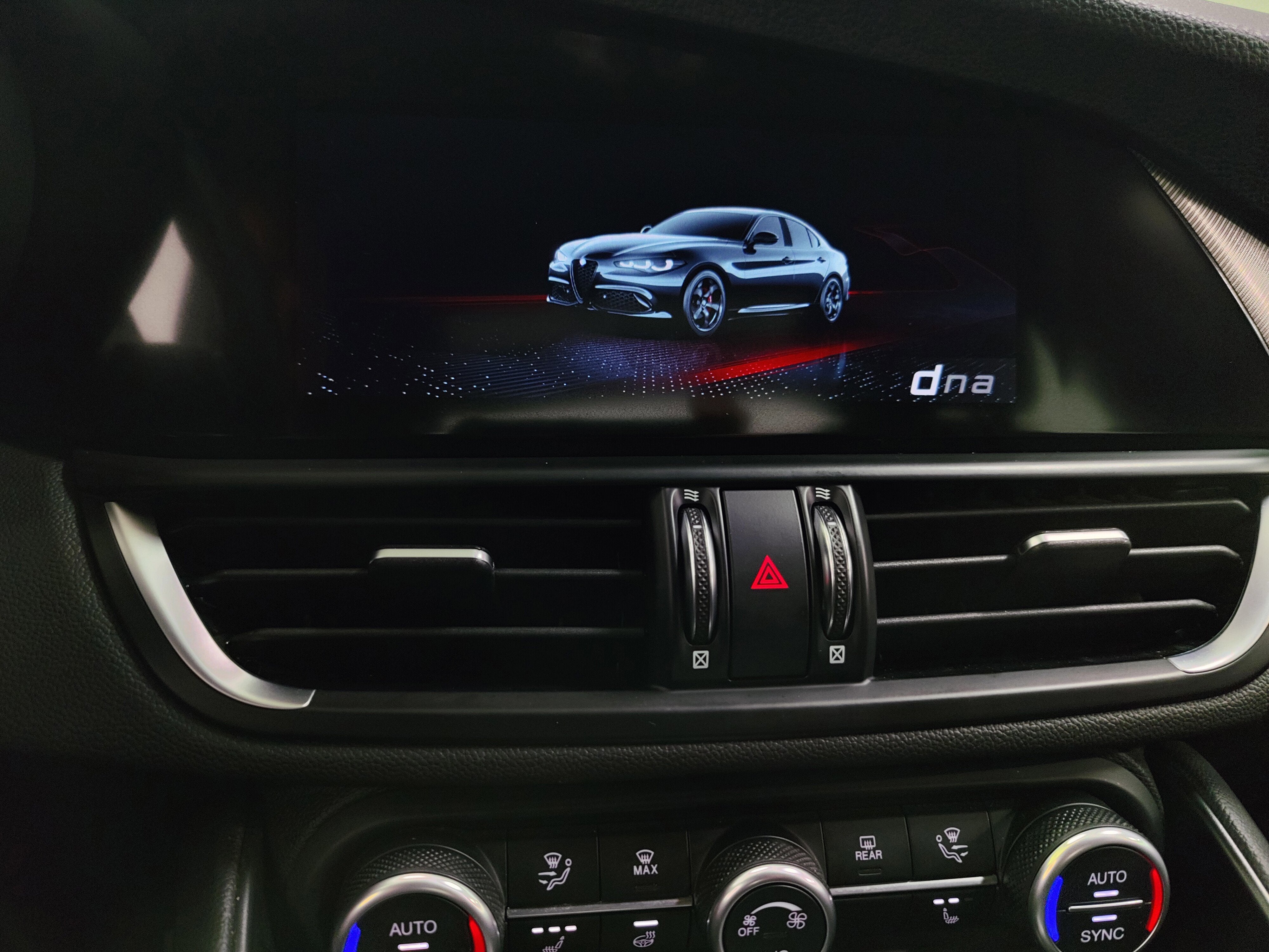 2024 Alfa Romeo Giulia Ti AWD w/Sunroof/Nav