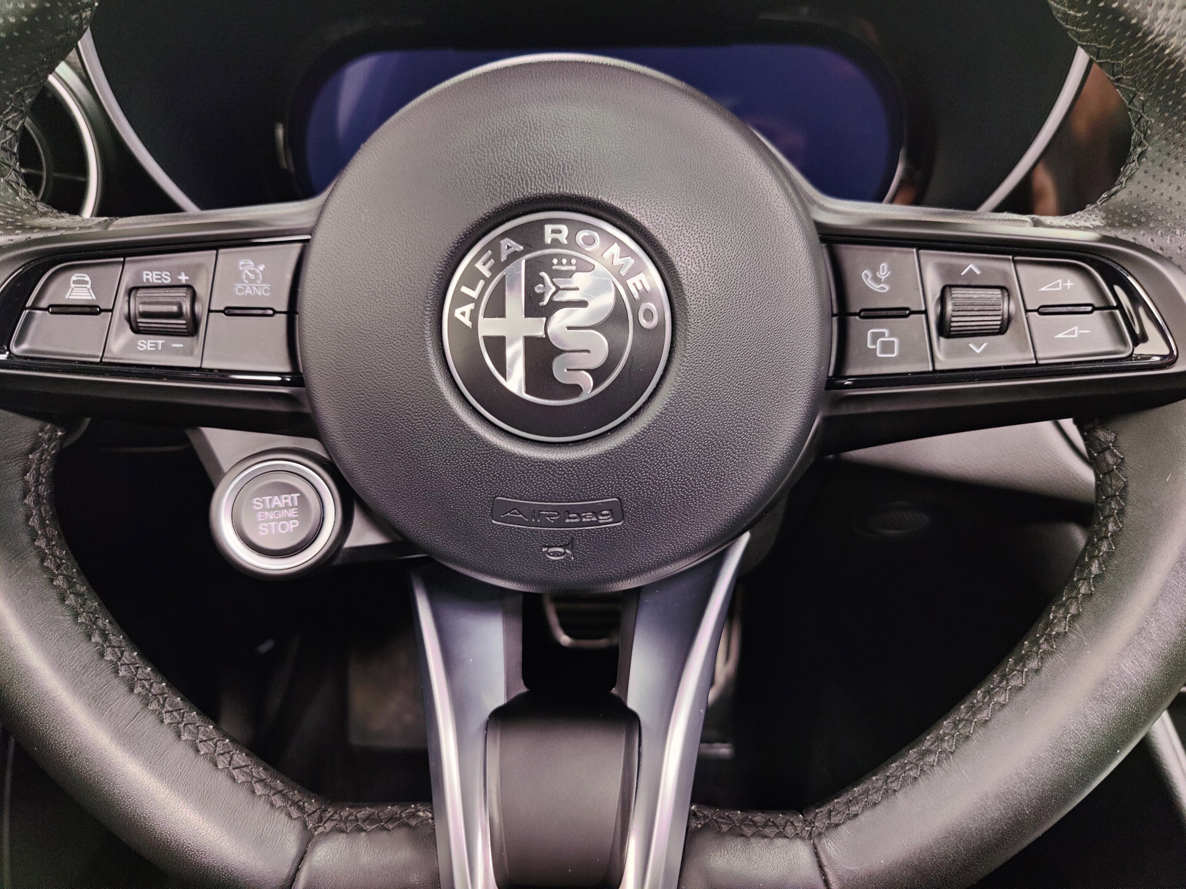 2024 Alfa Romeo Giulia Ti AWD w/Sunroof/Nav