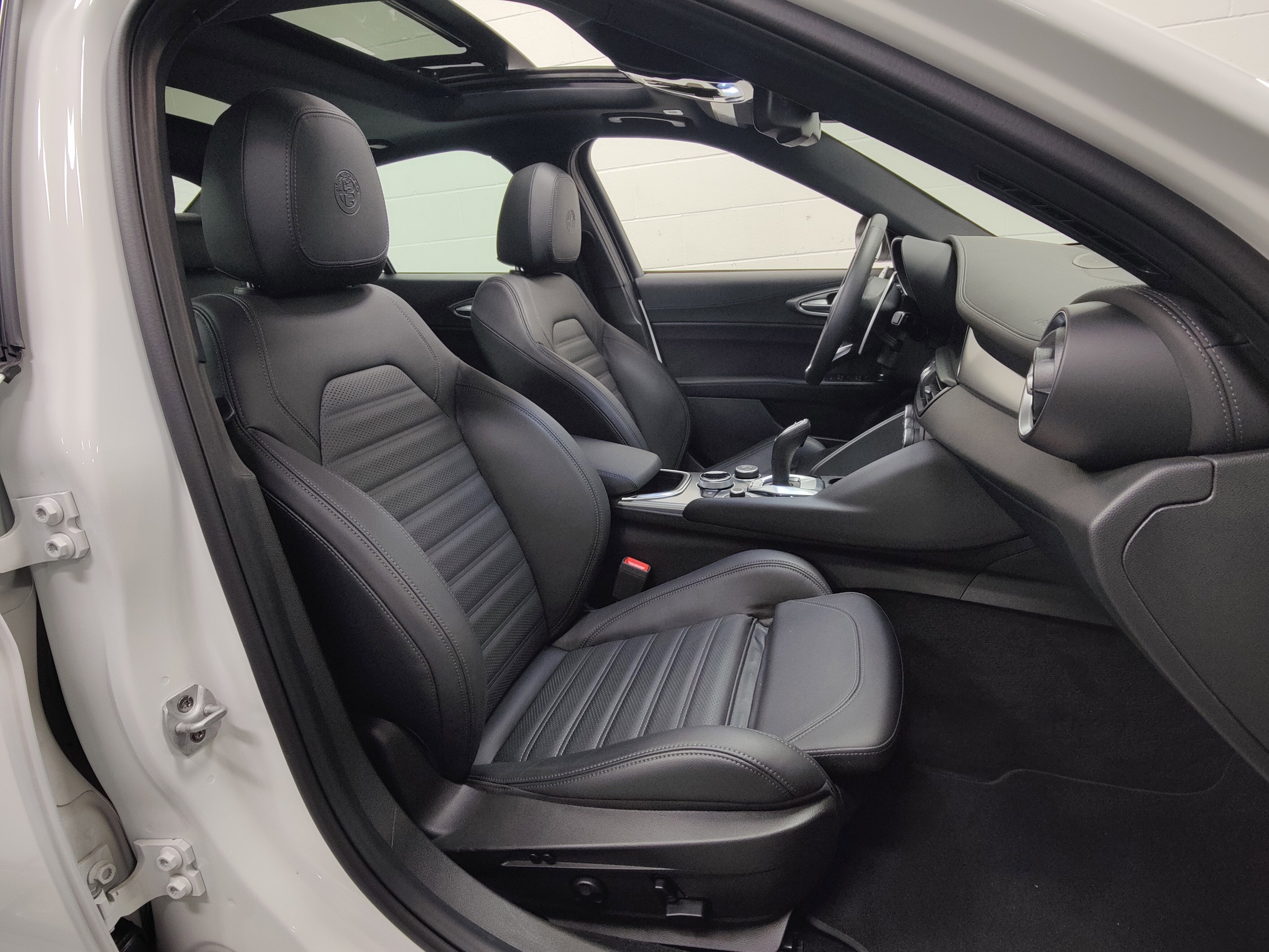 2024 Alfa Romeo Giulia Premium Veloce AWD w/Sunroof/Activ Asst