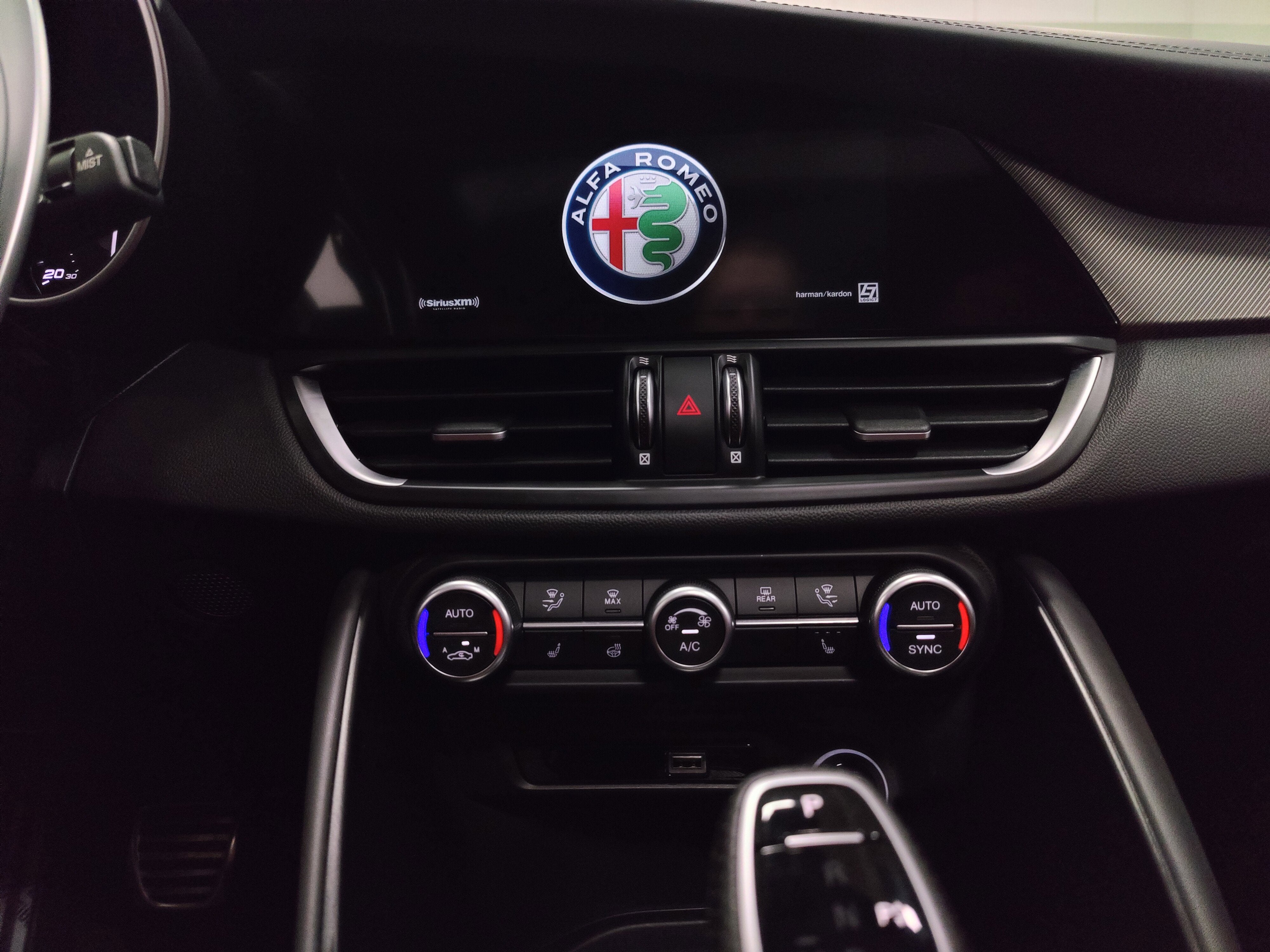 2022 Alfa Romeo Giulia Veloce Premium AWD w/Sunroof/nav