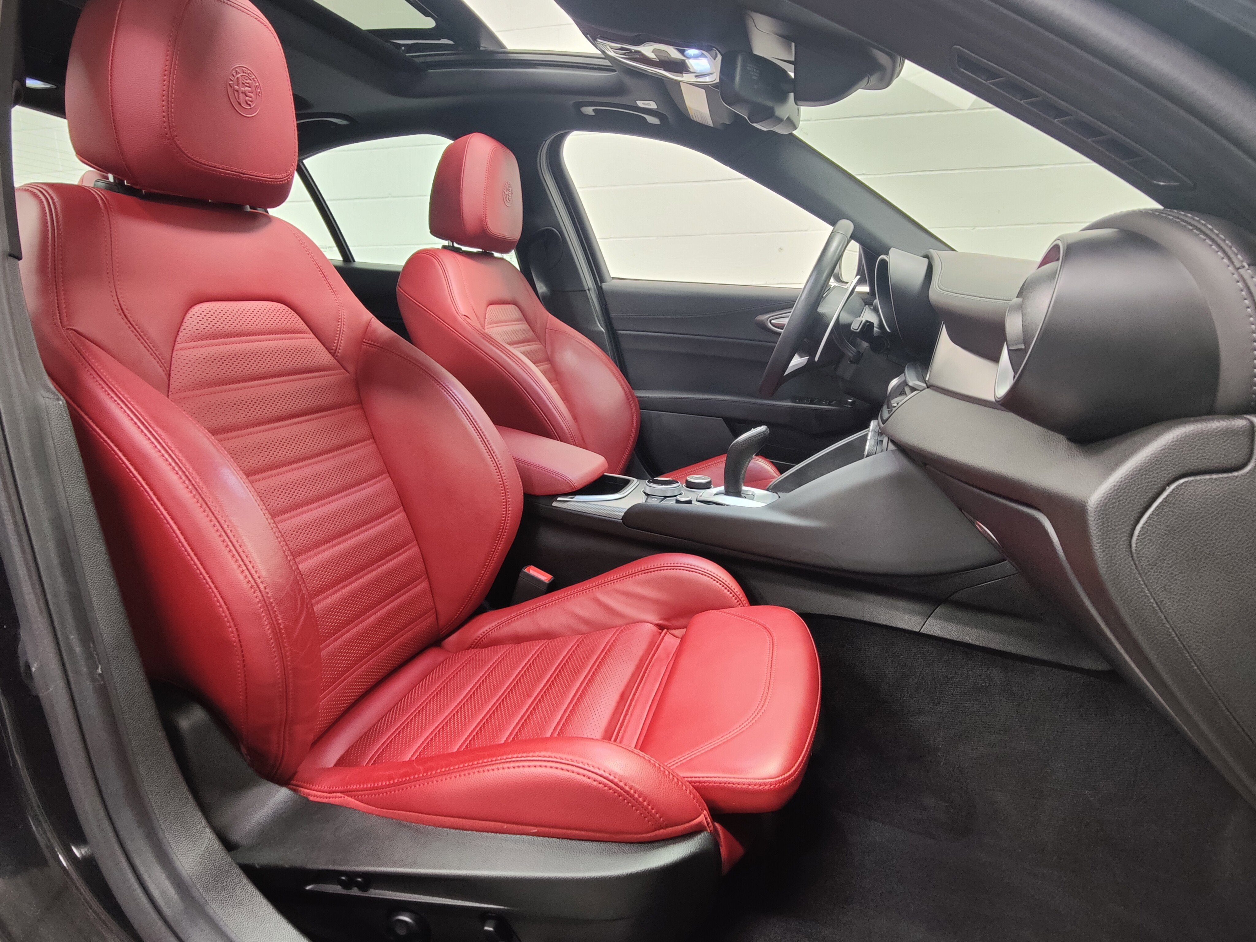 2022 Alfa Romeo Giulia Veloce Premium AWD w/Sunroof/nav