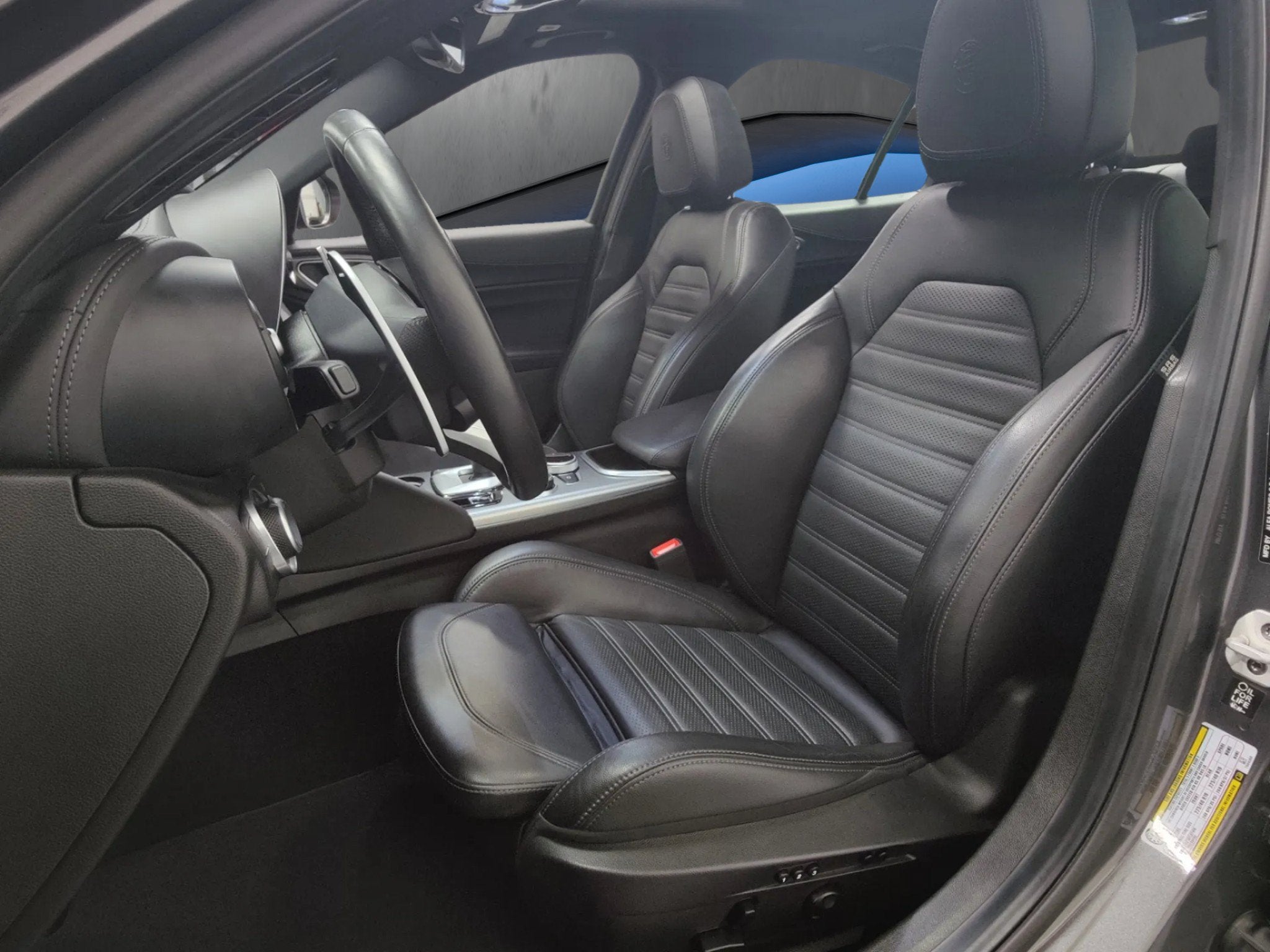 2022 Alfa Romeo Giulia Veloce Premium AWD w/Sunroof & Nav