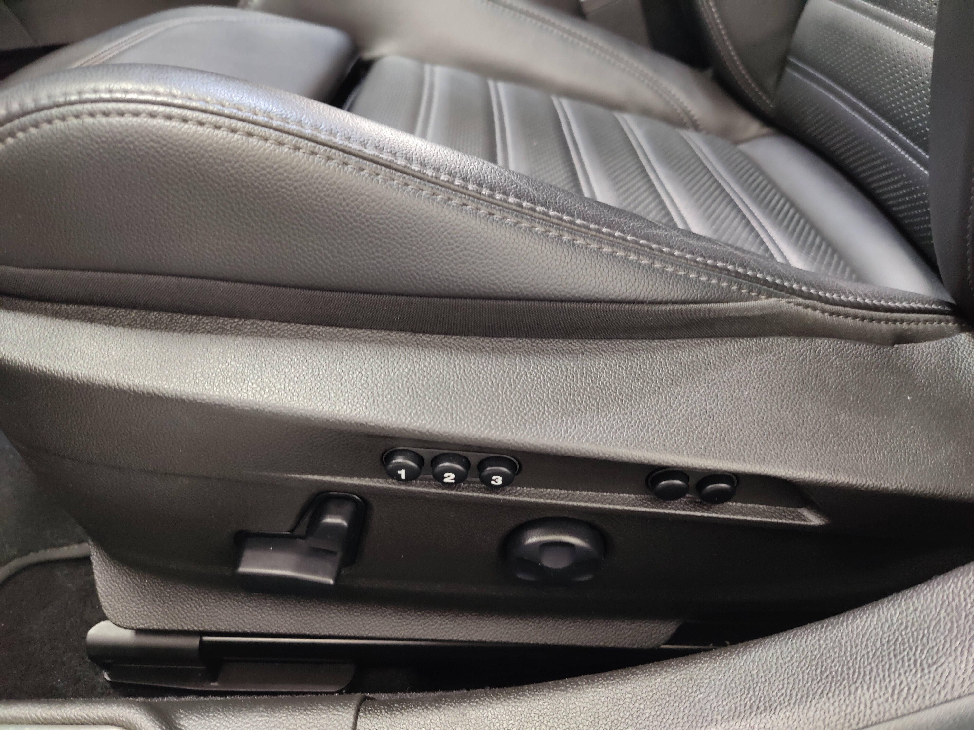 2022 Alfa Romeo Giulia Veloce Premium AWD w/Sunroof & Nav