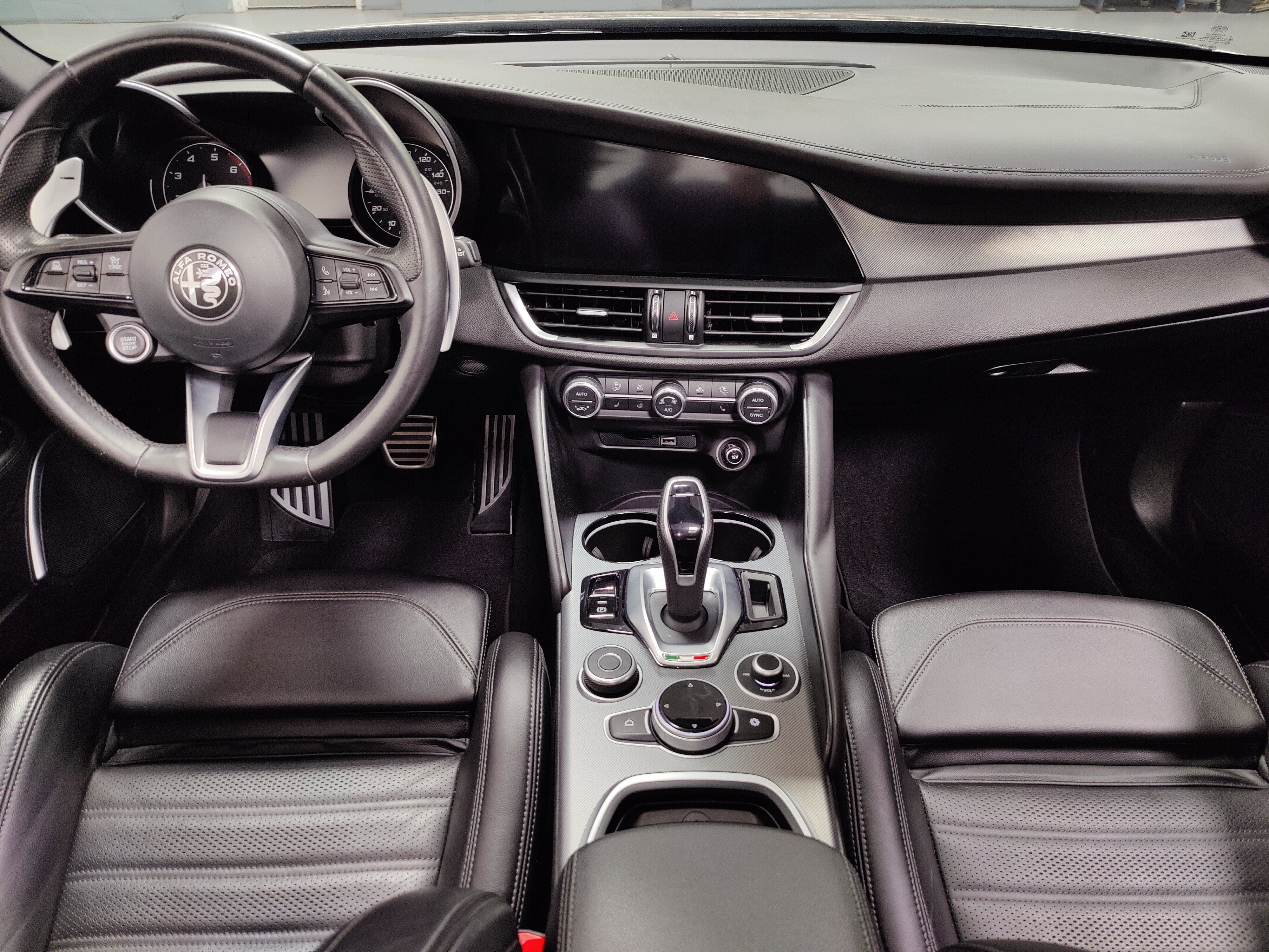 2022 Alfa Romeo Giulia Veloce Premium AWD w/Sunroof & Nav