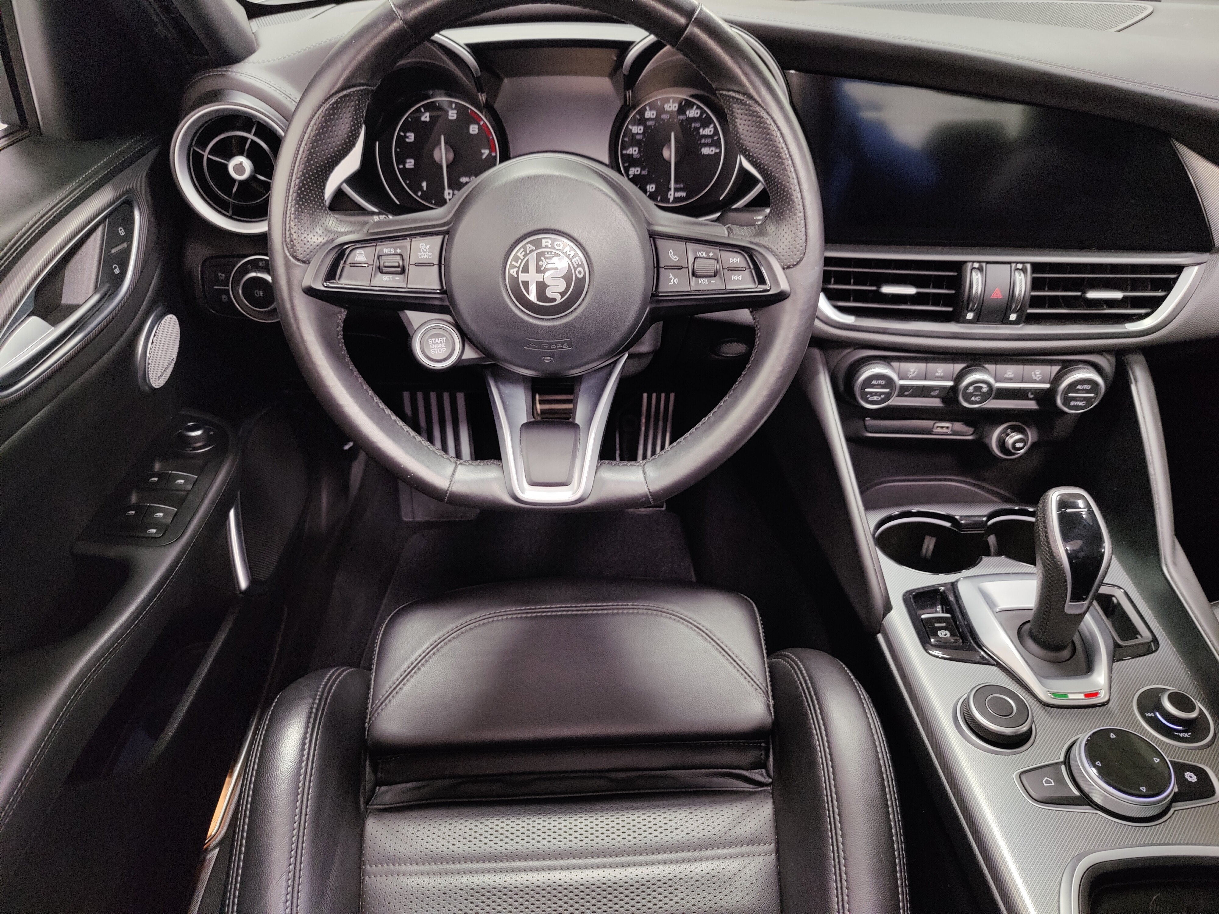 2022 Alfa Romeo Giulia Veloce Premium AWD w/Sunroof & Nav