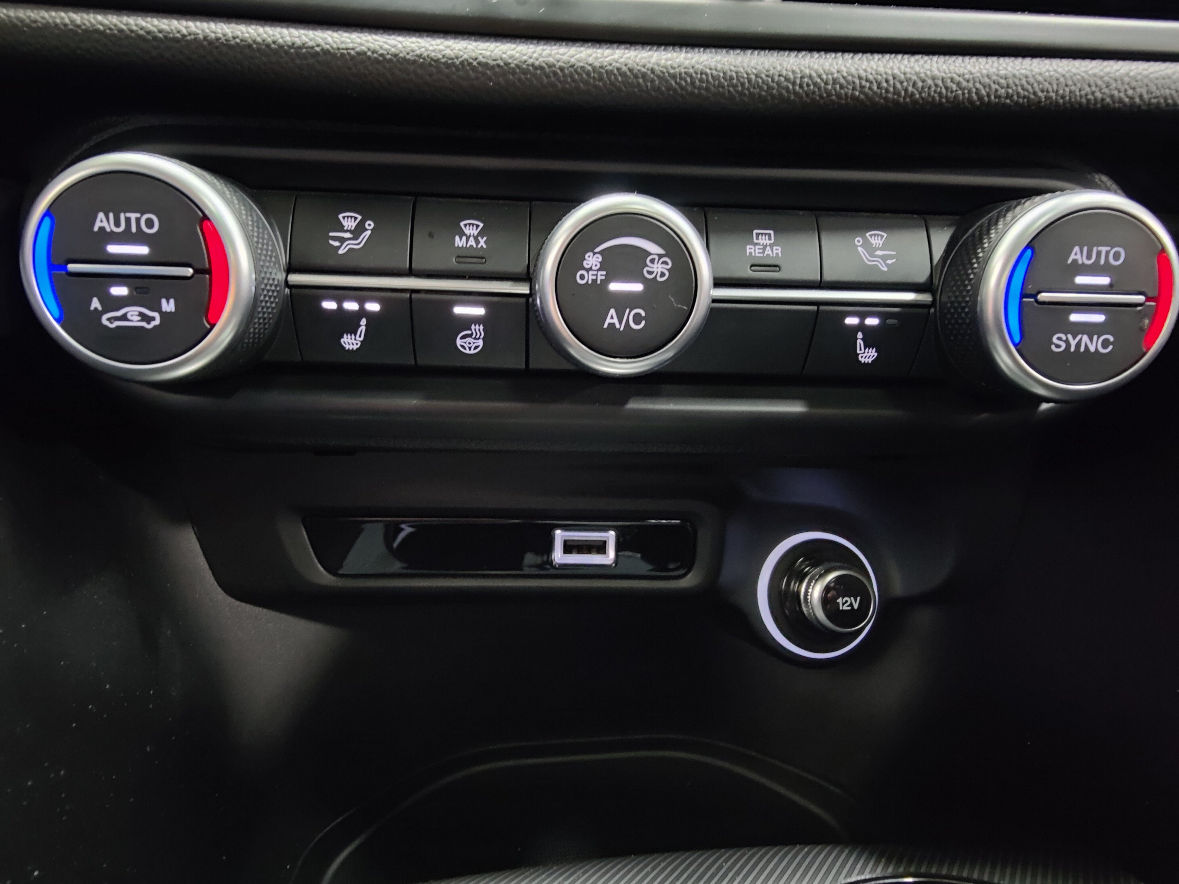2022 Alfa Romeo Giulia Veloce Premium AWD w/Sunroof & Nav