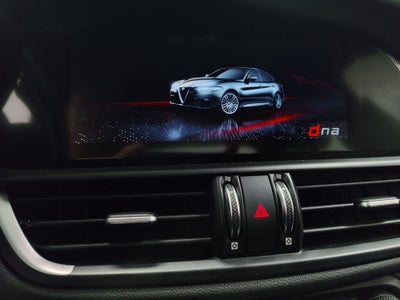 2022 Alfa Romeo Giulia Veloce Premium AWD w/Sunroof & Nav