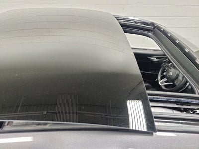 2022 Alfa Romeo Giulia Veloce Premium AWD w/Sunroof & Nav