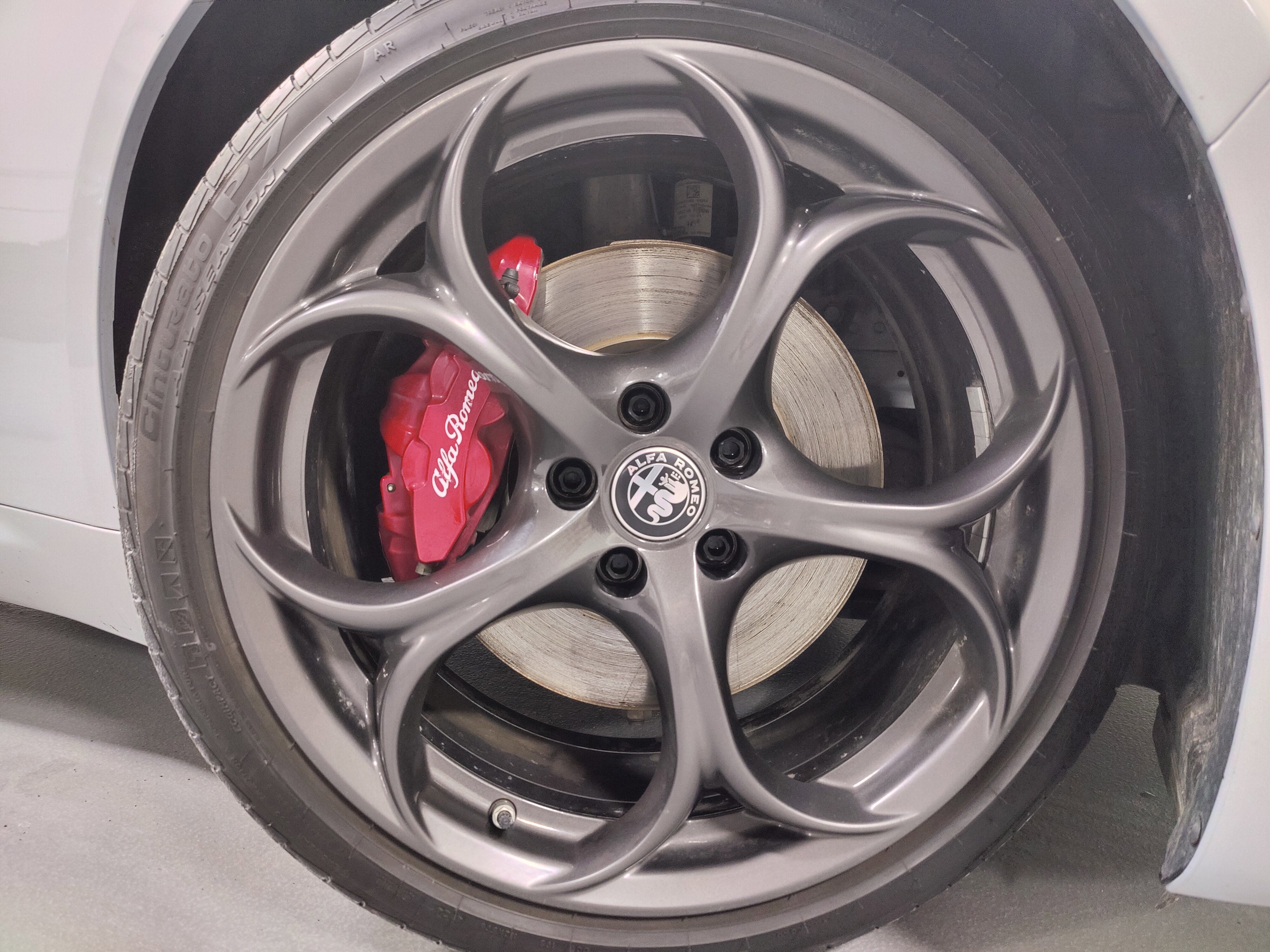 2024 Alfa Romeo Giulia Ti AWD w/Performance Driving Pkg