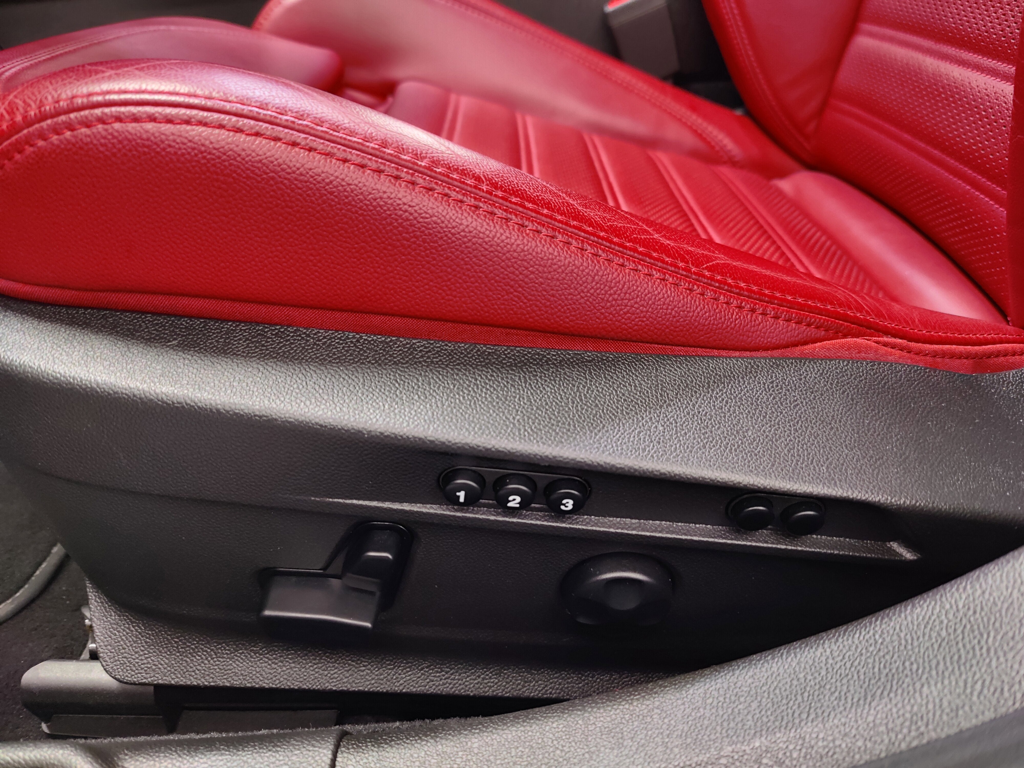 2024 Alfa Romeo Giulia Ti AWD w/Performance Driving Pkg