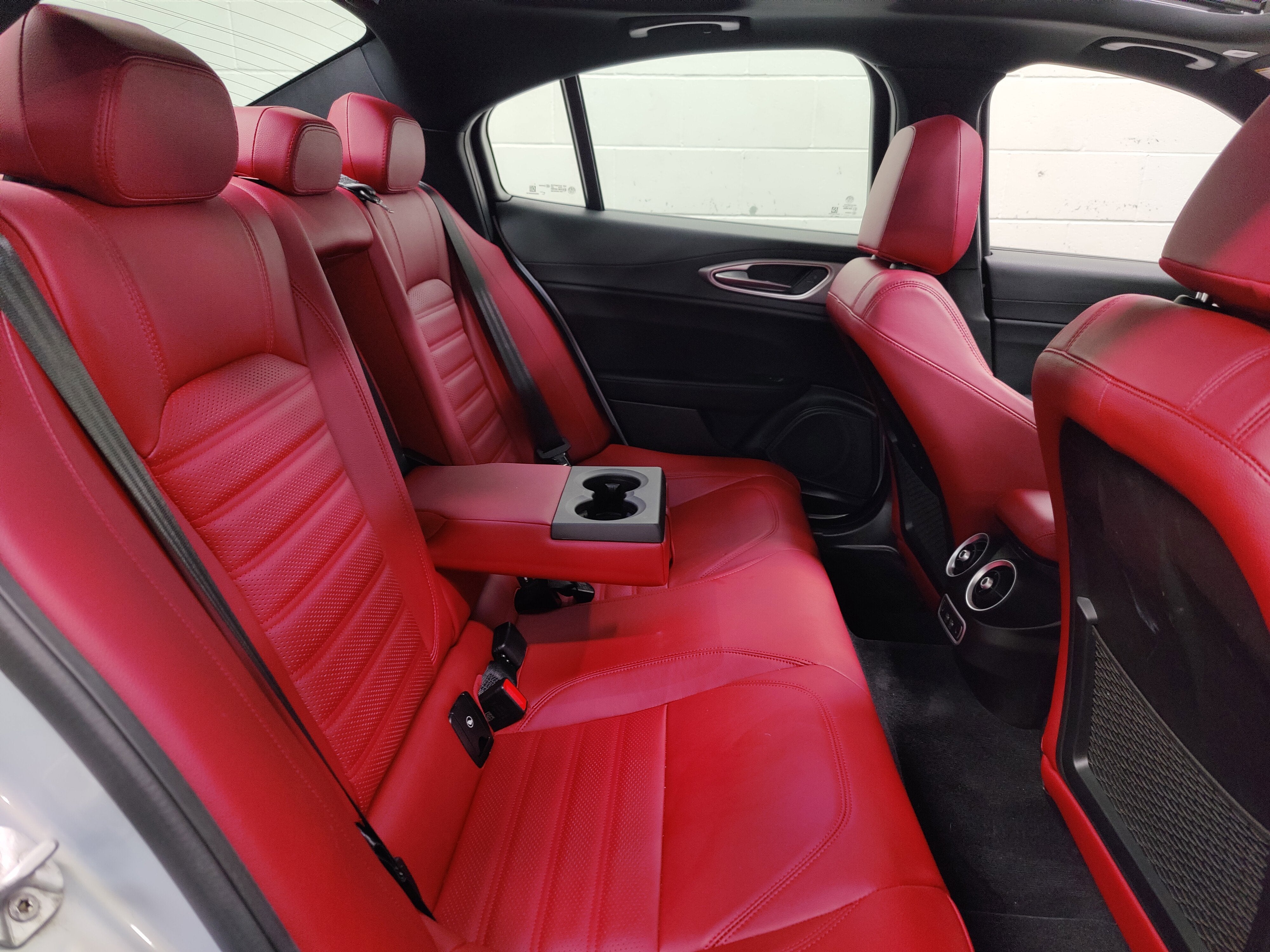 2024 Alfa Romeo Giulia Ti AWD w/Performance Driving Pkg