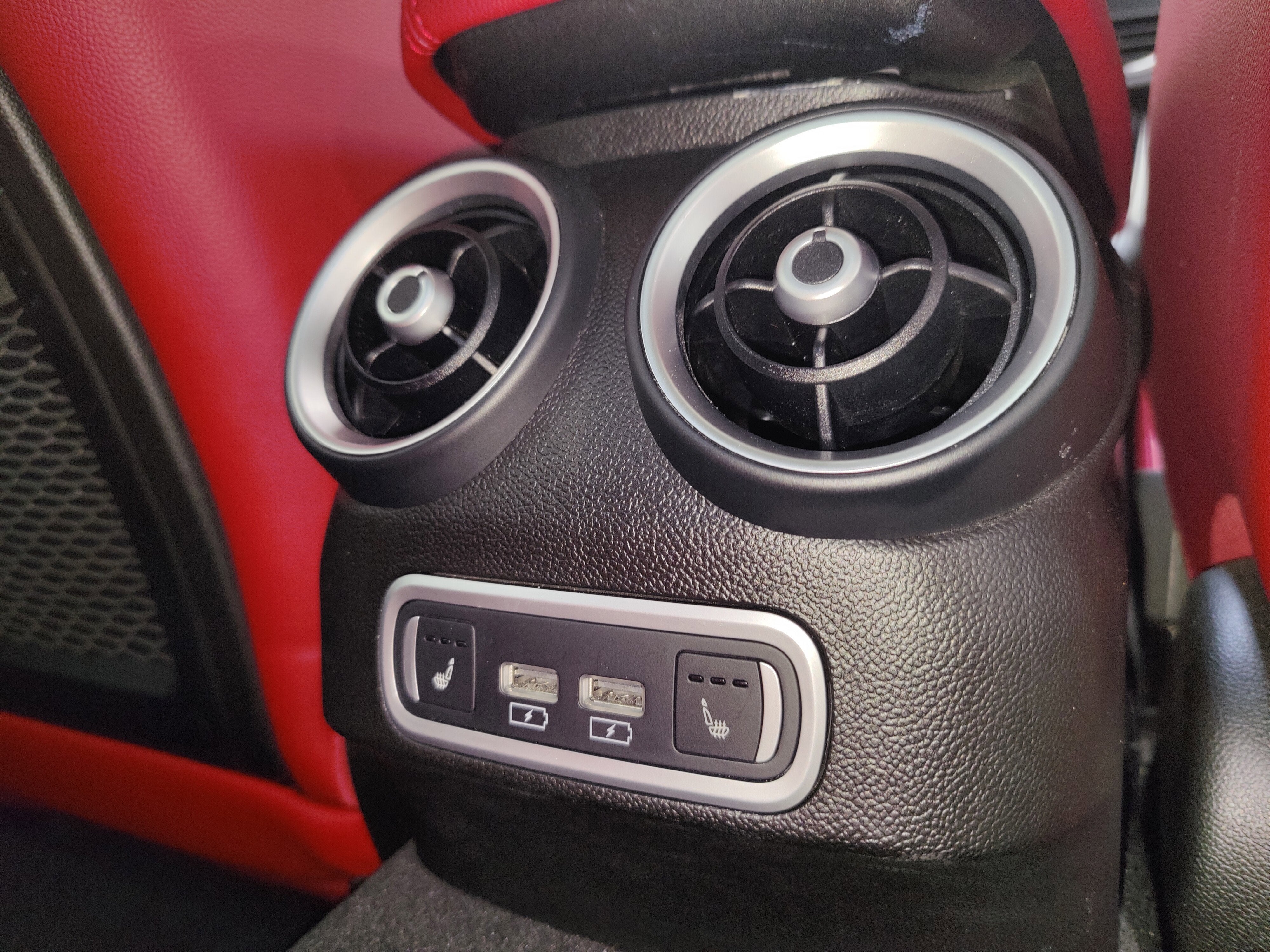 2024 Alfa Romeo Giulia Ti AWD w/Performance Driving Pkg