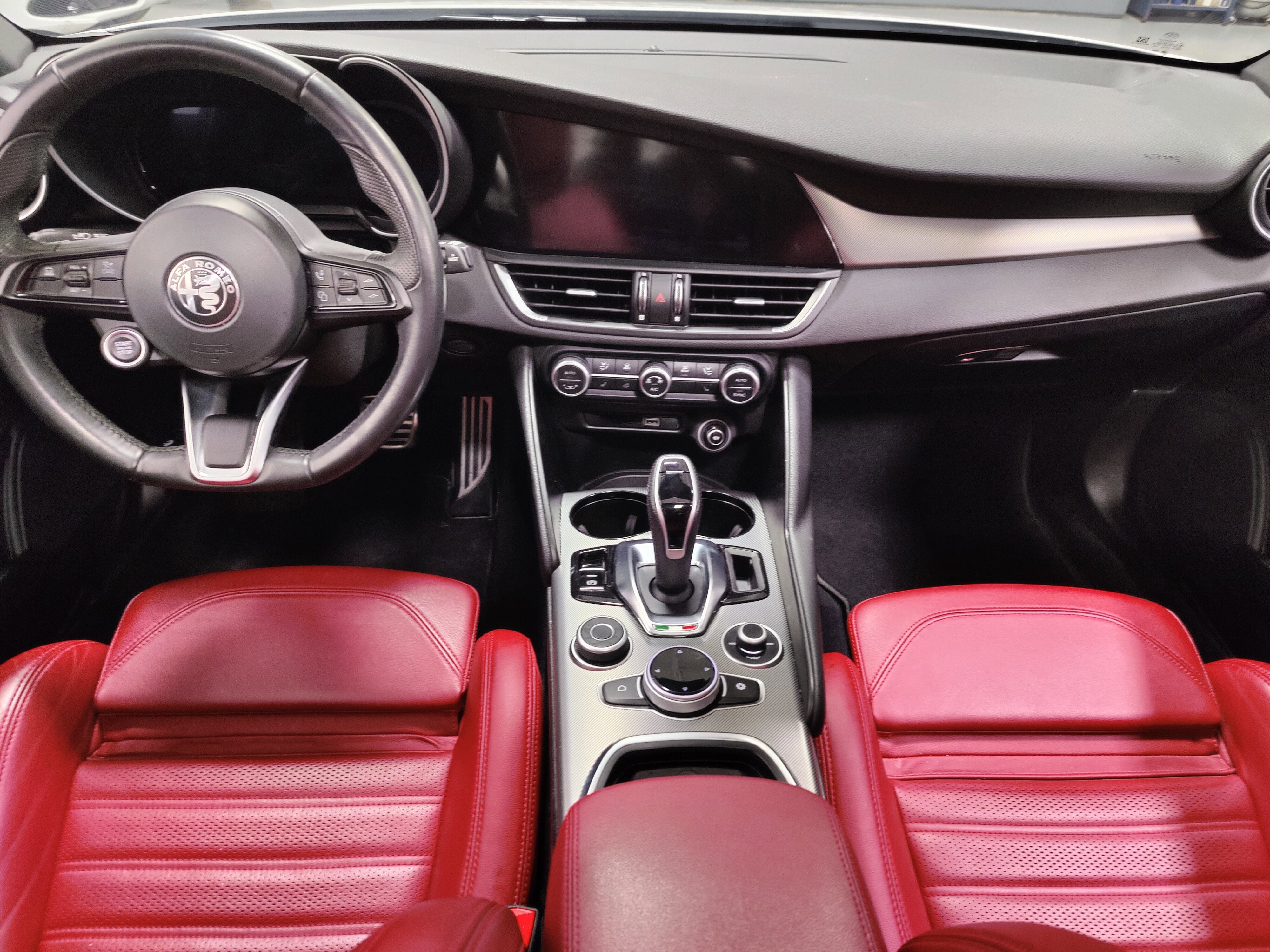 2024 Alfa Romeo Giulia Ti AWD w/Performance Driving Pkg