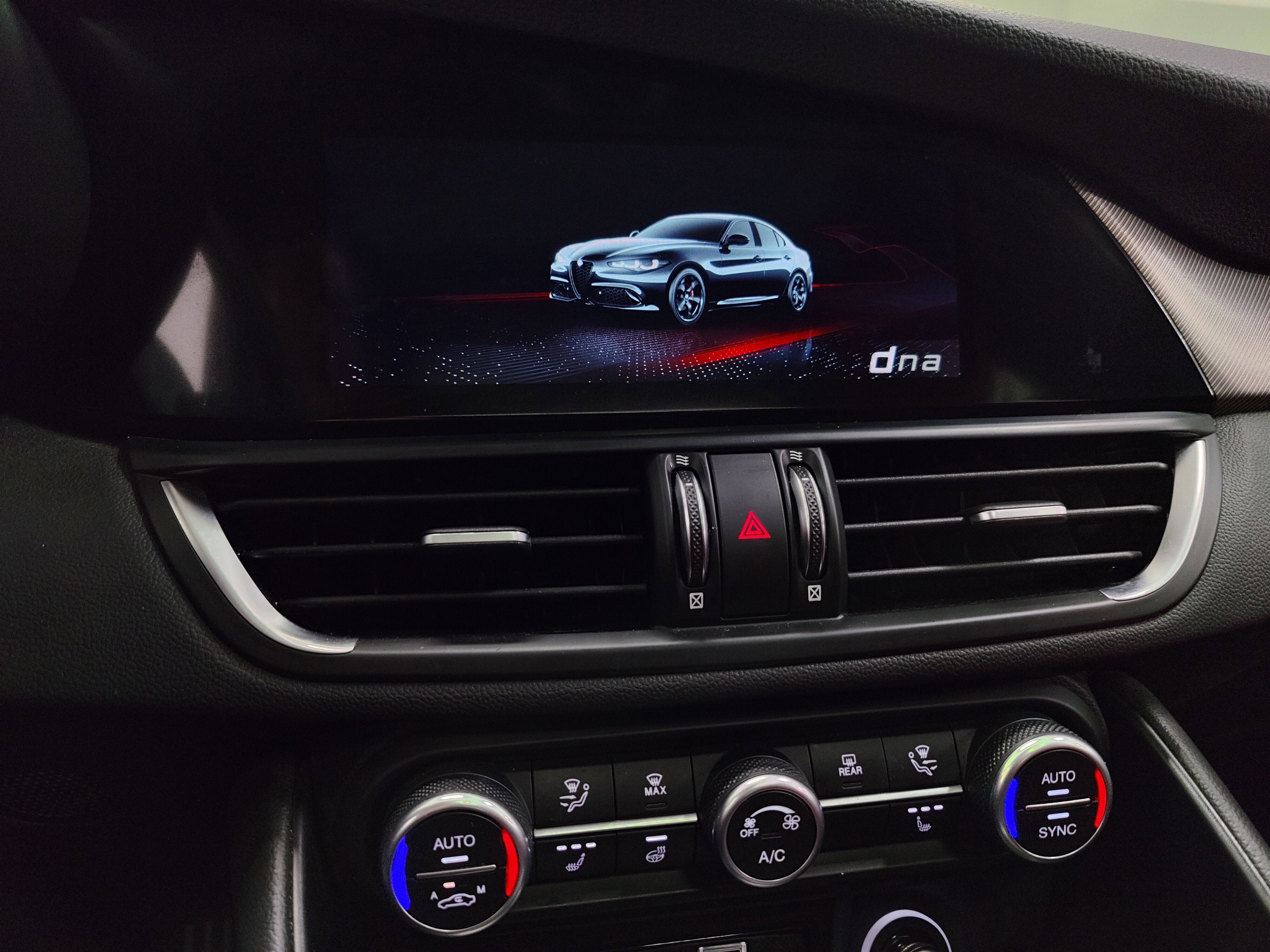 2024 Alfa Romeo Giulia Ti AWD w/Performance Driving Pkg