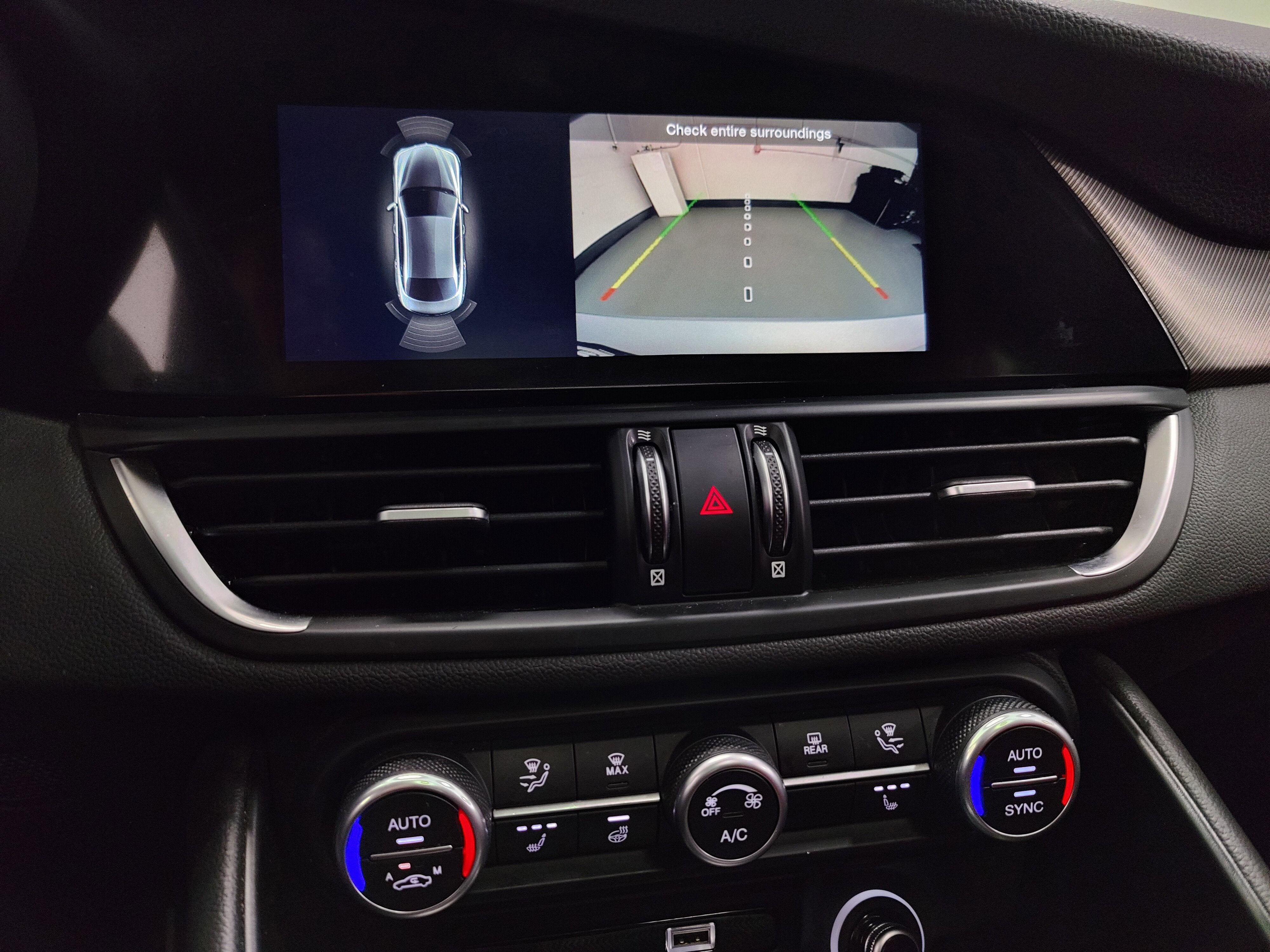 2024 Alfa Romeo Giulia Ti AWD w/Performance Driving Pkg