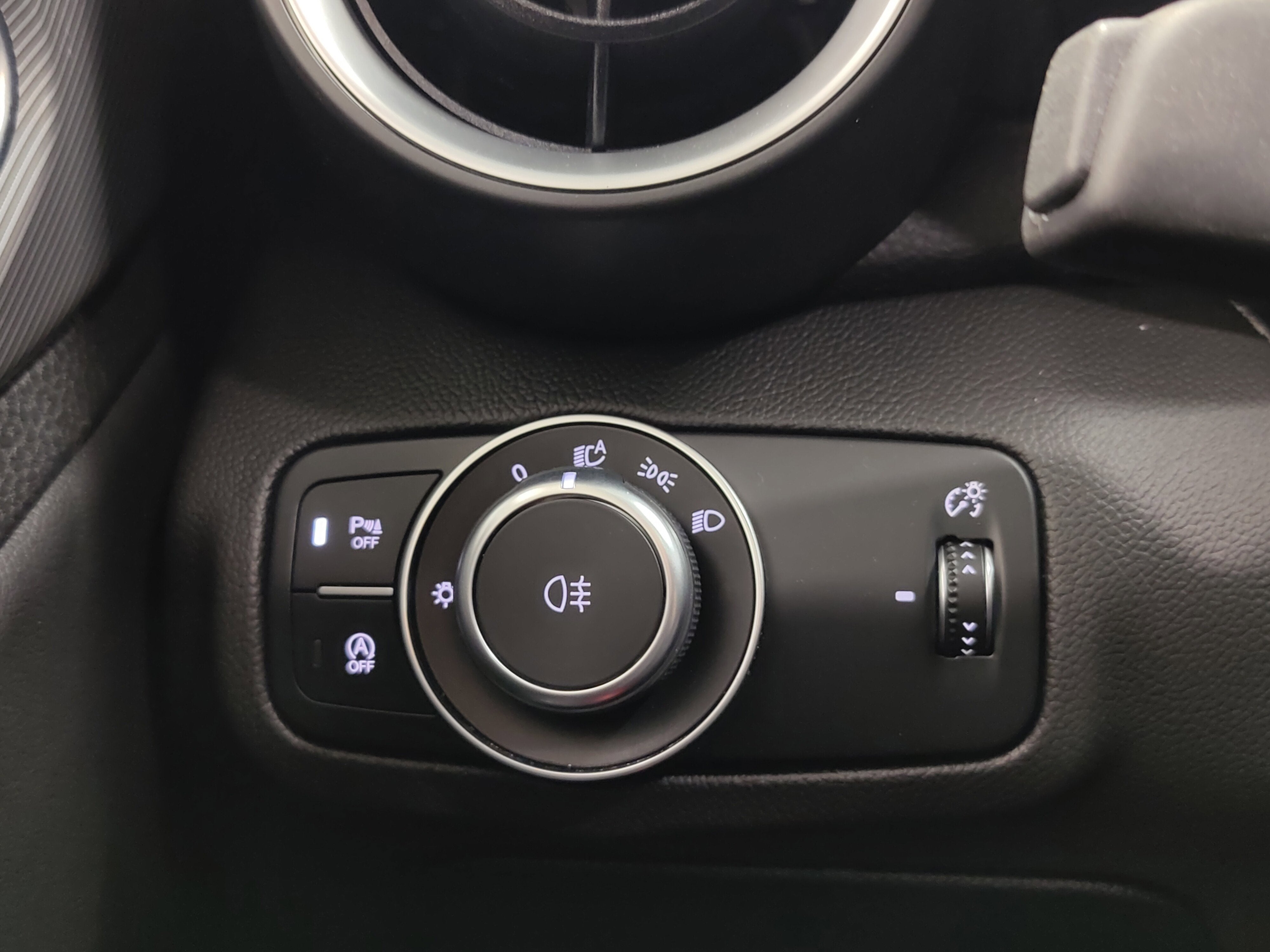 2024 Alfa Romeo Giulia Ti AWD w/Performance Driving Pkg