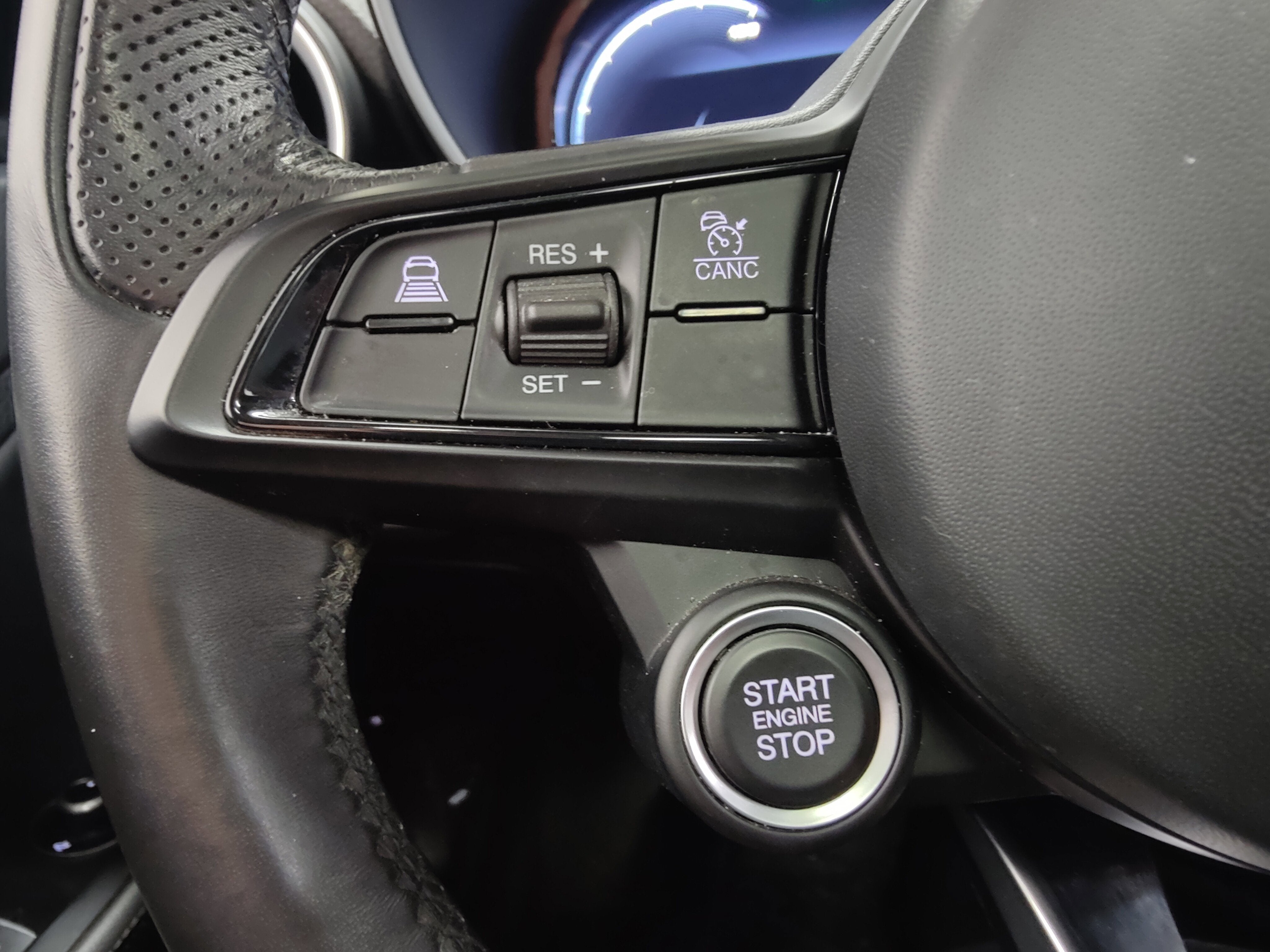 2024 Alfa Romeo Giulia Ti AWD w/Performance Driving Pkg