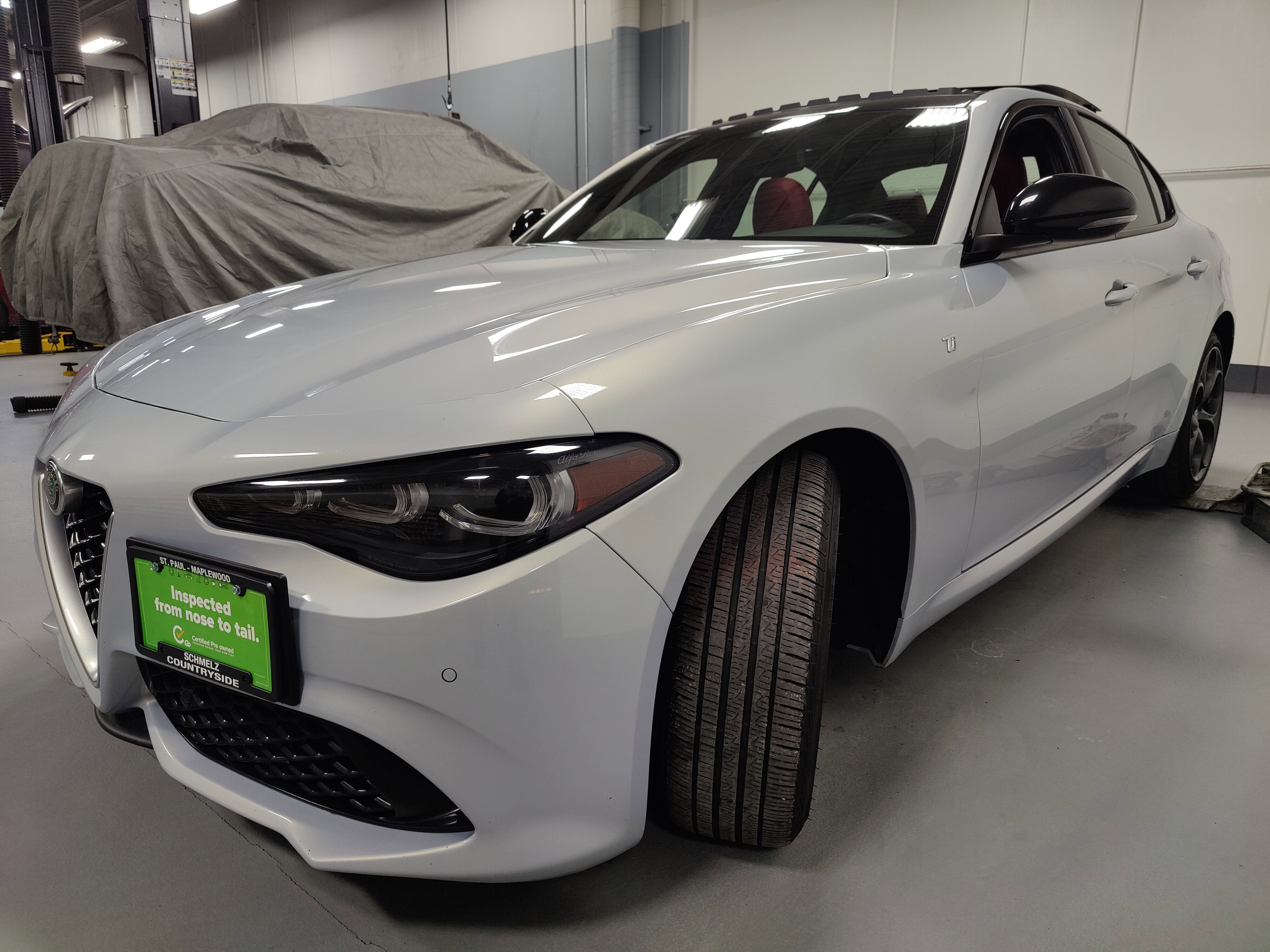 2024 Alfa Romeo Giulia Ti AWD w/Performance Driving Pkg