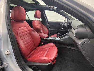 2024 Alfa Romeo Giulia Ti AWD w/Performance Driving Pkg