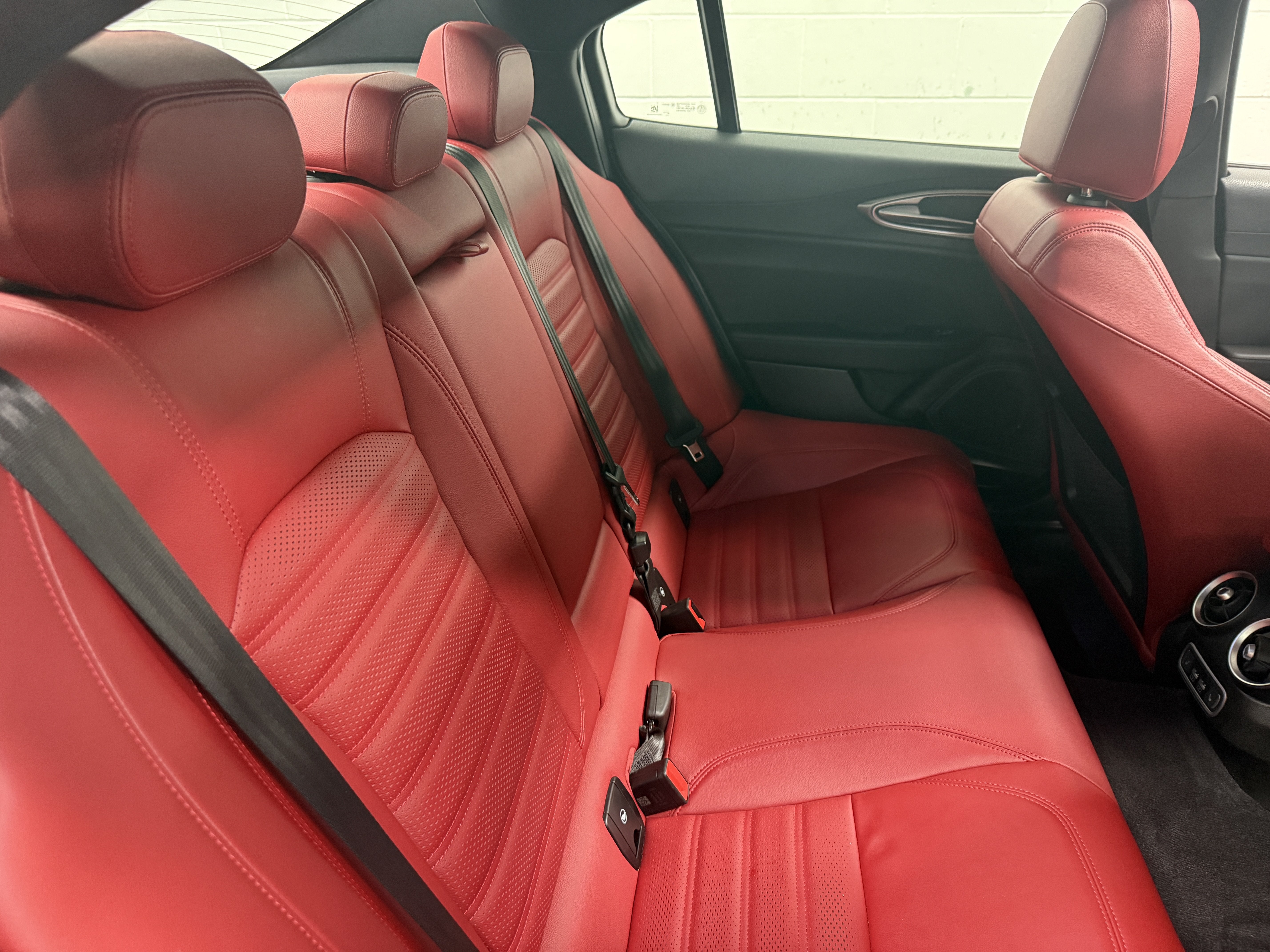 2024 Alfa Romeo Giulia Veloce AWD w/Sunroof & Nav