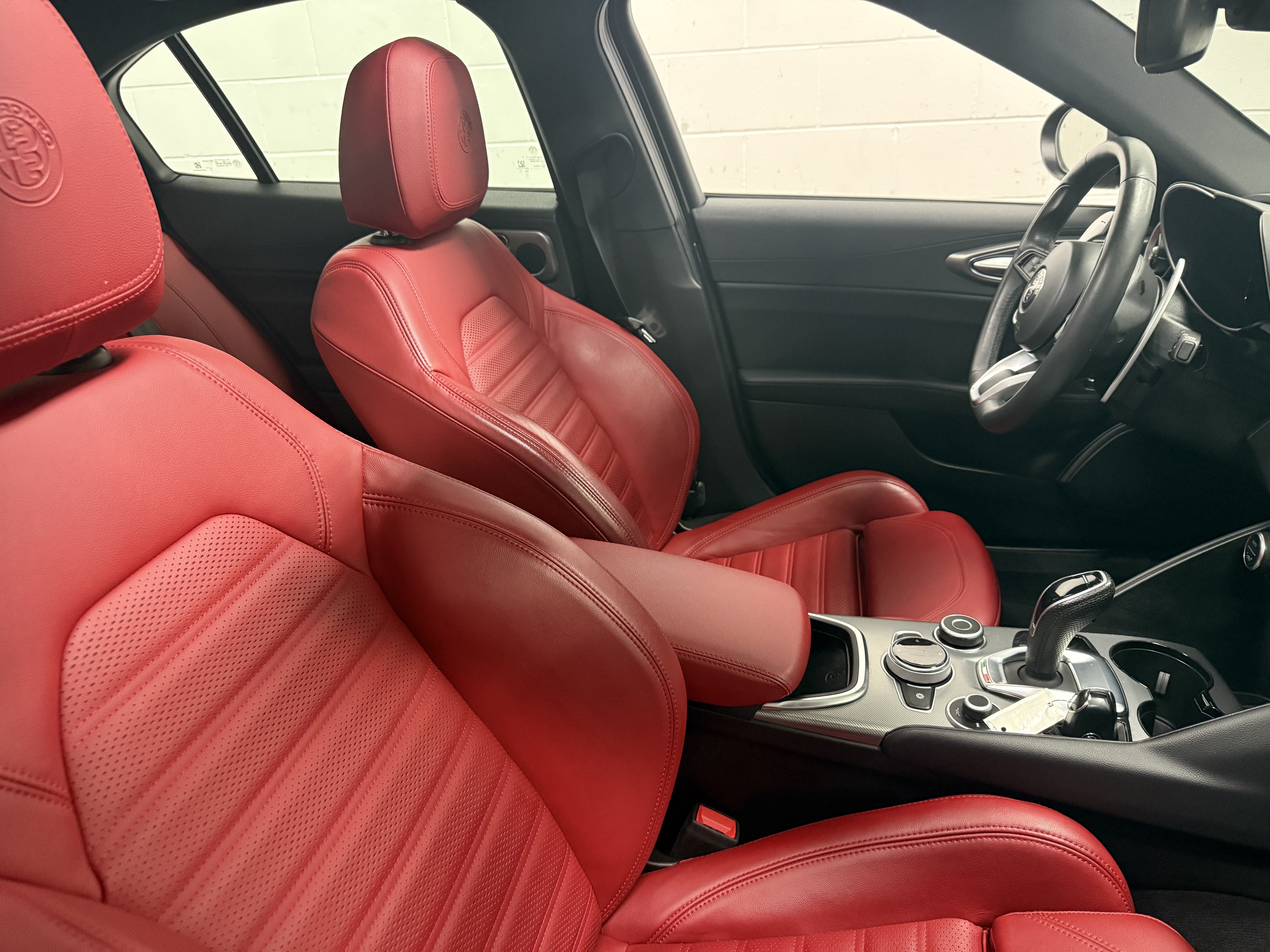 2024 Alfa Romeo Giulia Veloce AWD w/Sunroof & Nav