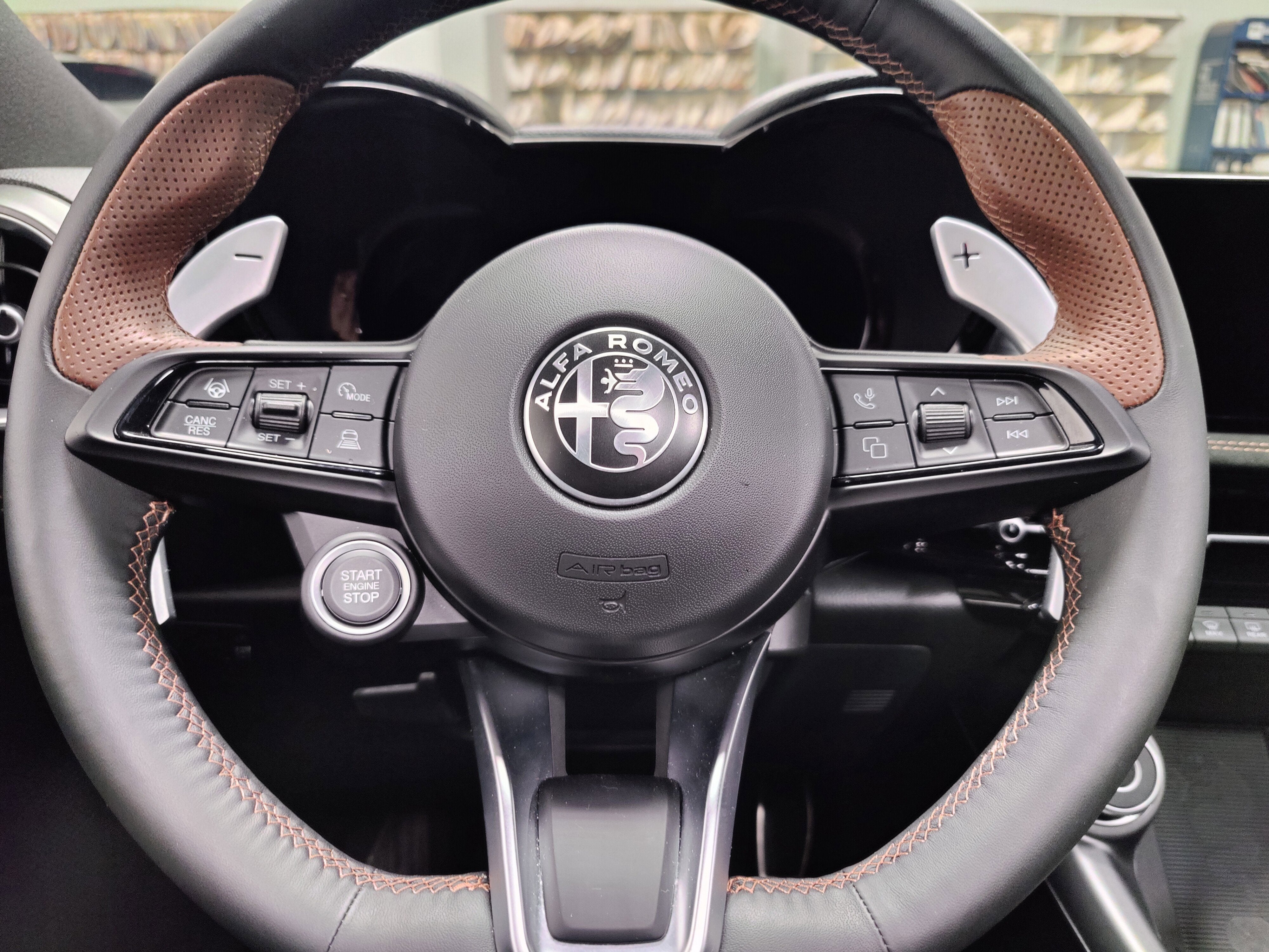 2025 Alfa Romeo Tonale Intensa AWD w/Sunroof
