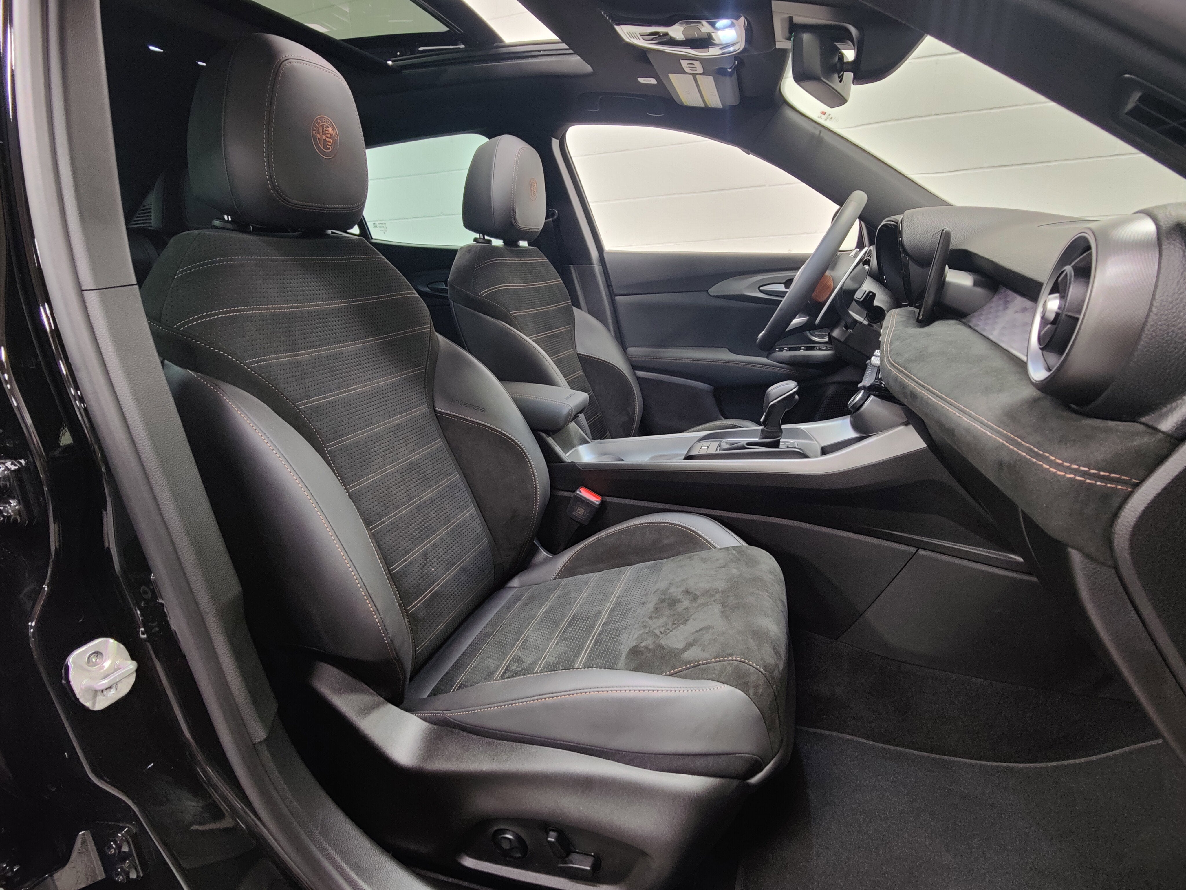 2025 Alfa Romeo Tonale Intensa AWD w/Sunroof